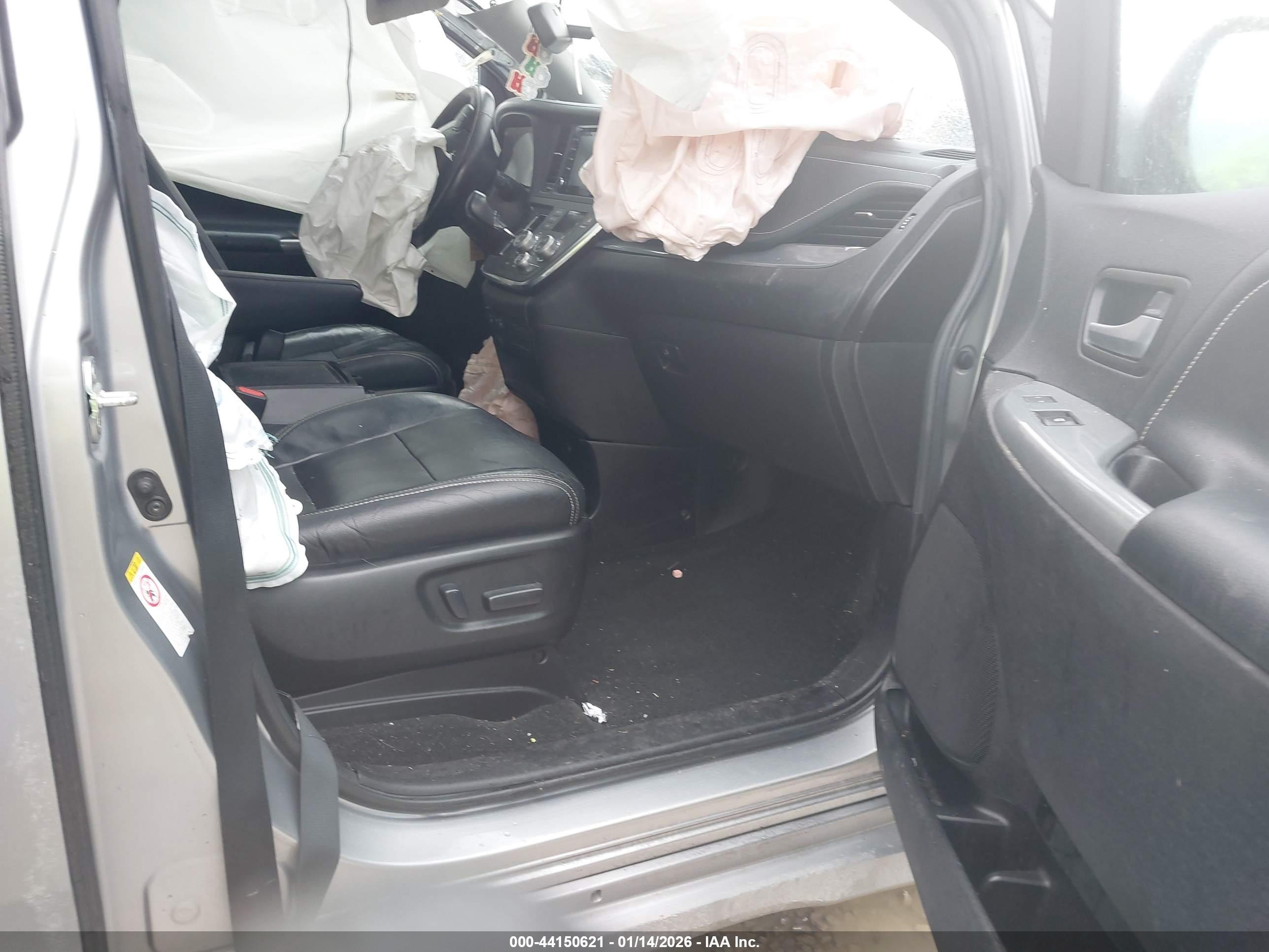 TOYOTA SIENNA image 5