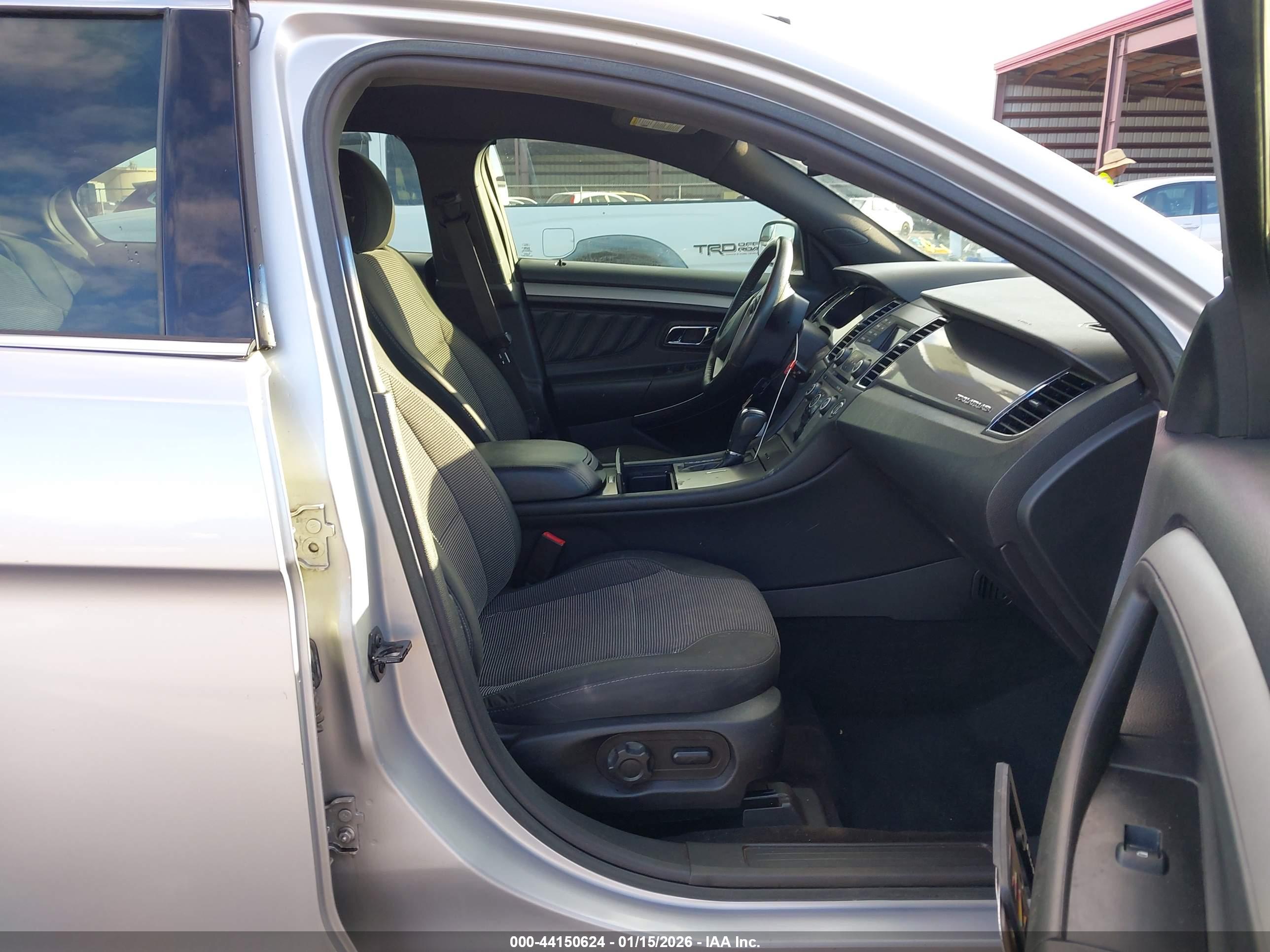 FORD TAURUS image 5