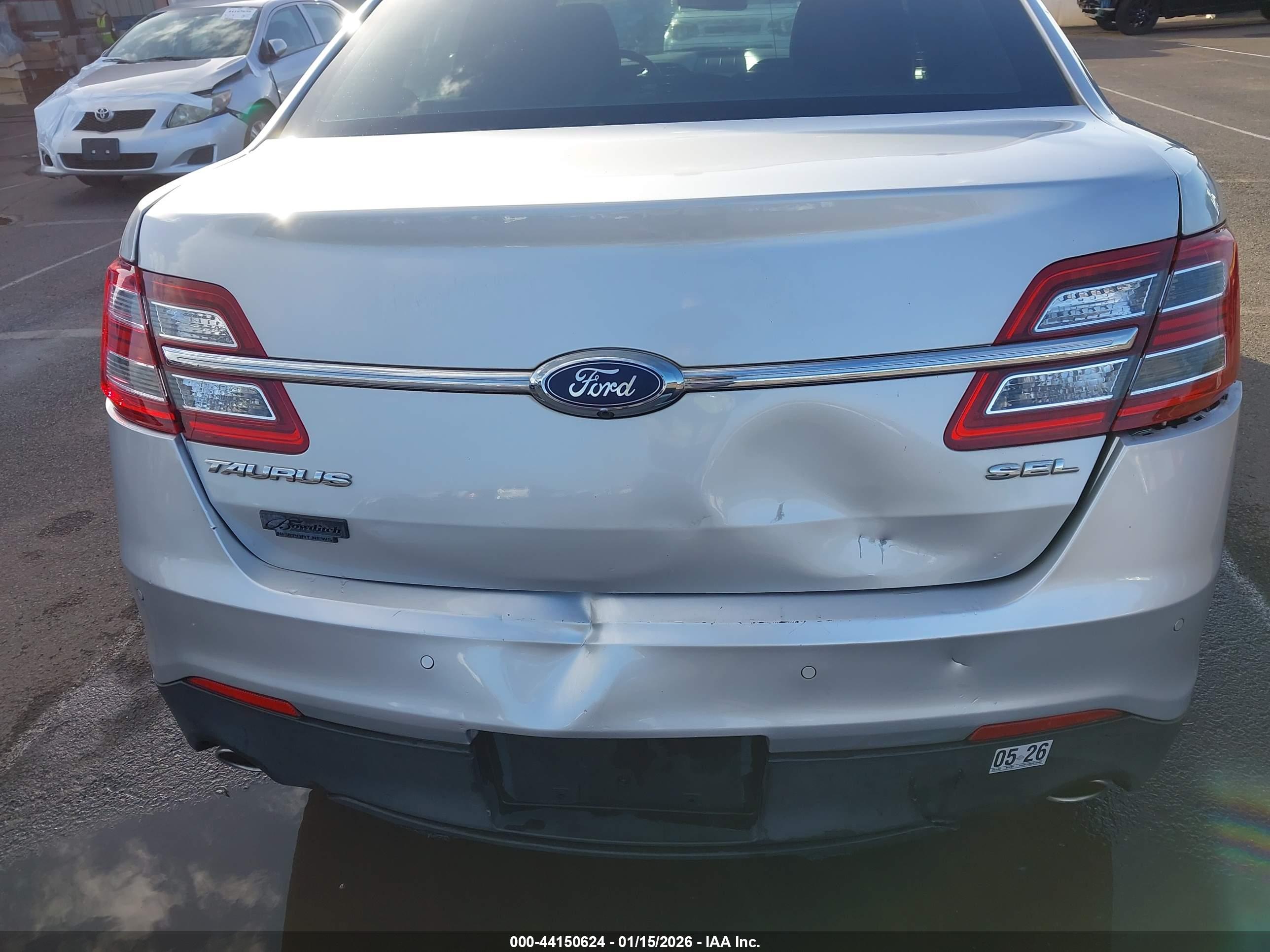 FORD TAURUS image 6