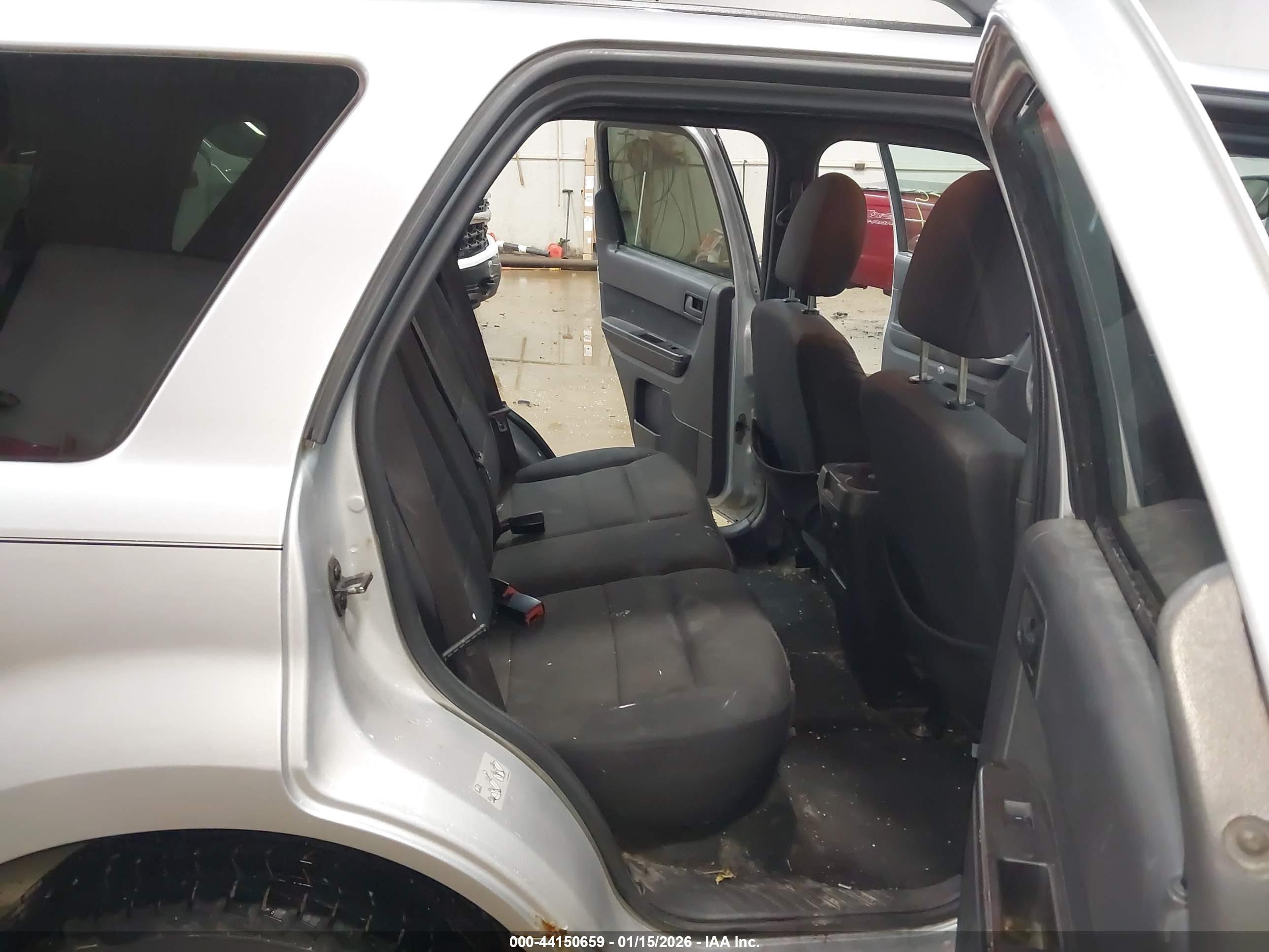 FORD ESCAPE image 8