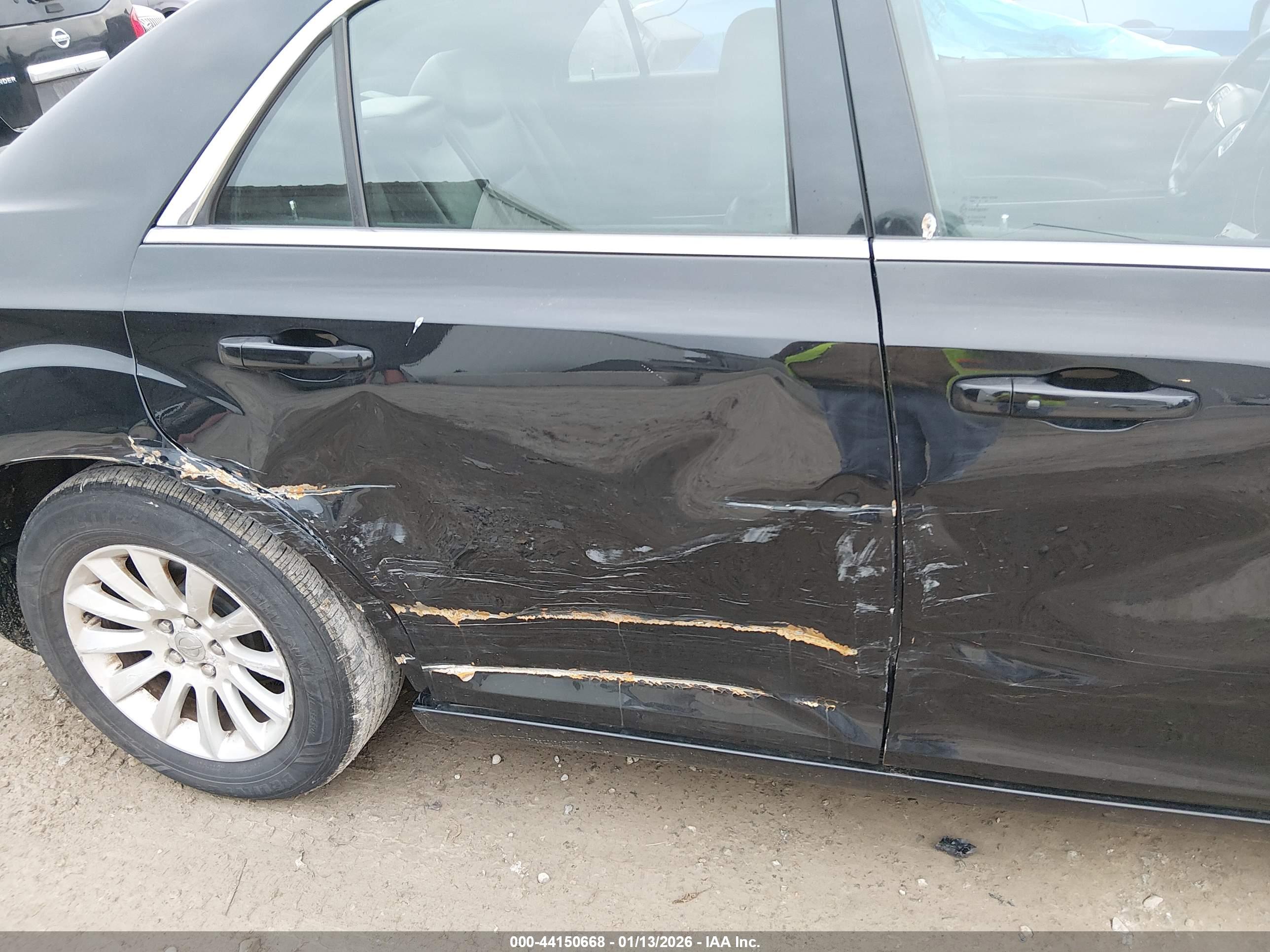 CHRYSLER 300 image 6
