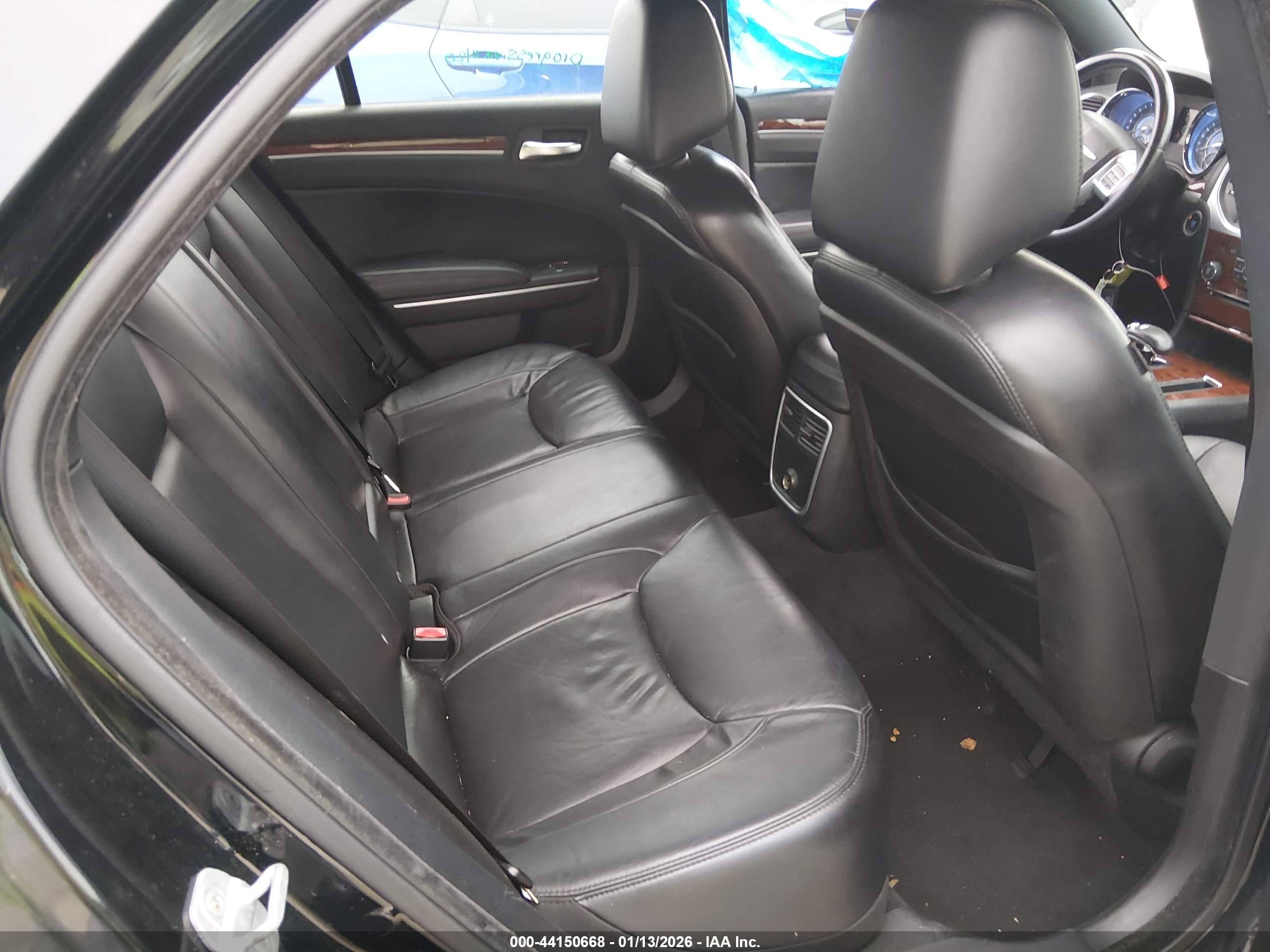 CHRYSLER 300 image 8