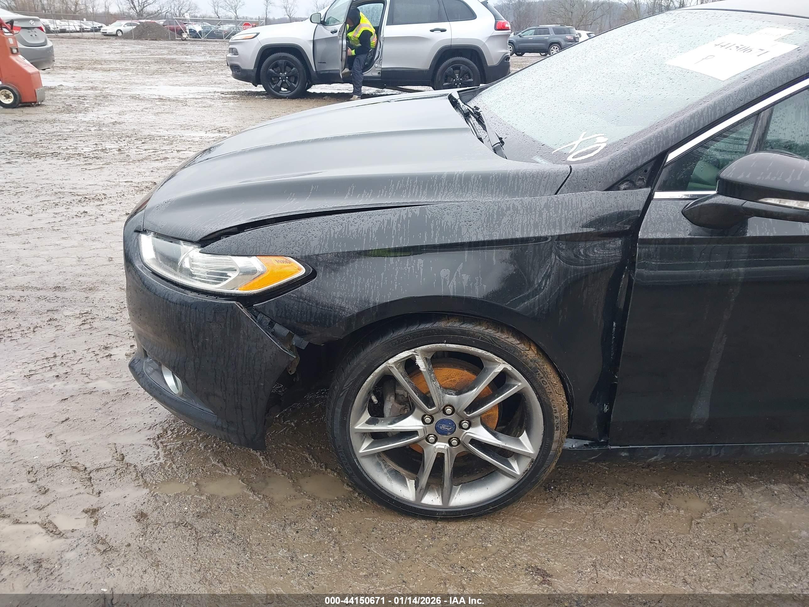 FORD FUSION image 6