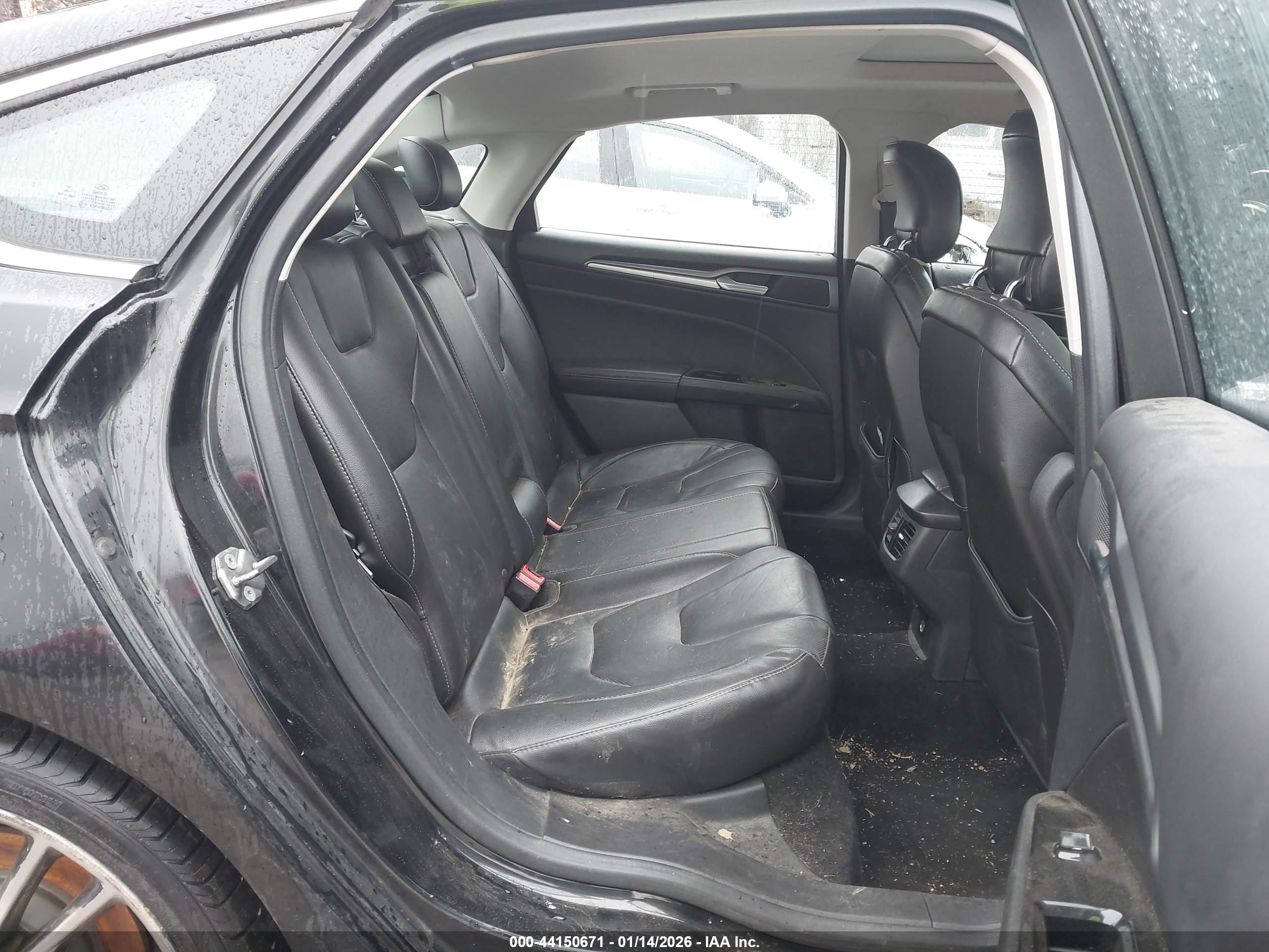 FORD FUSION image 8