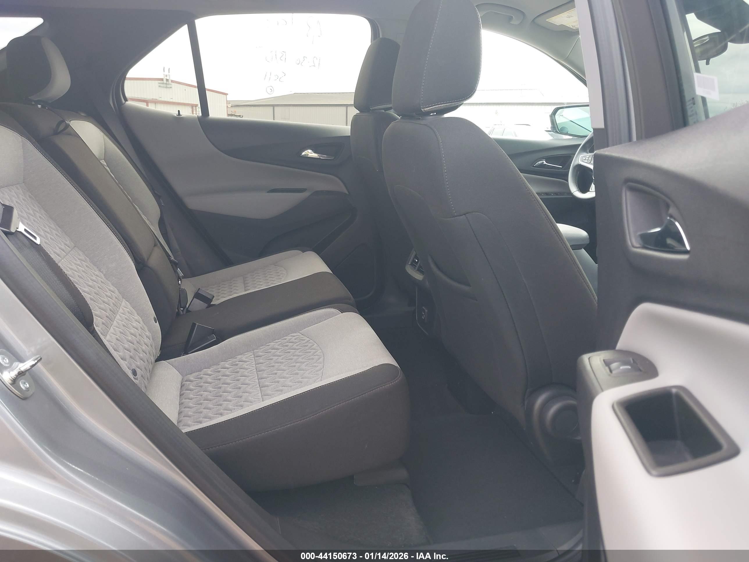 CHEVROLET EQUINOX image 8