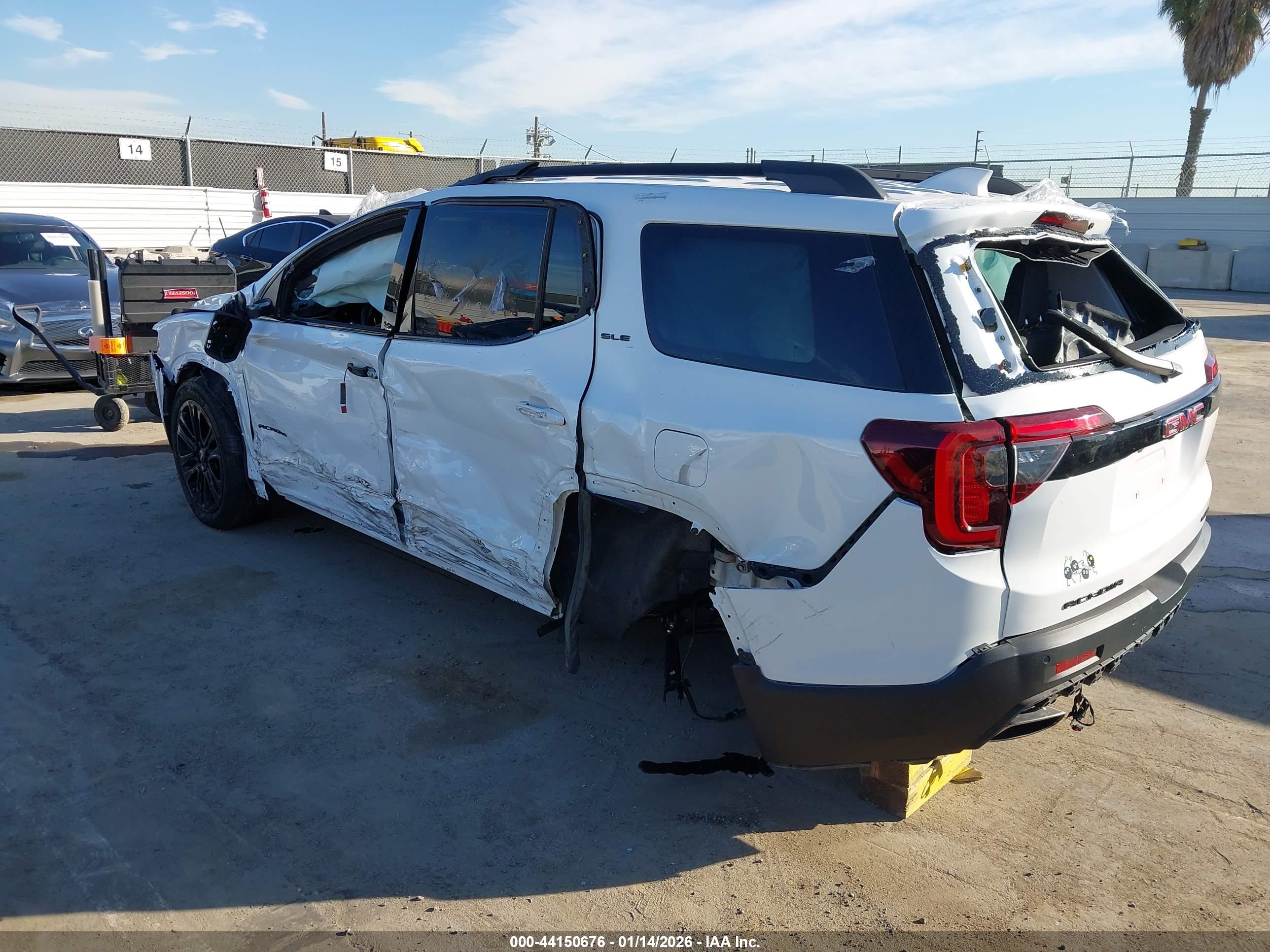 GMC ACADIA image 3