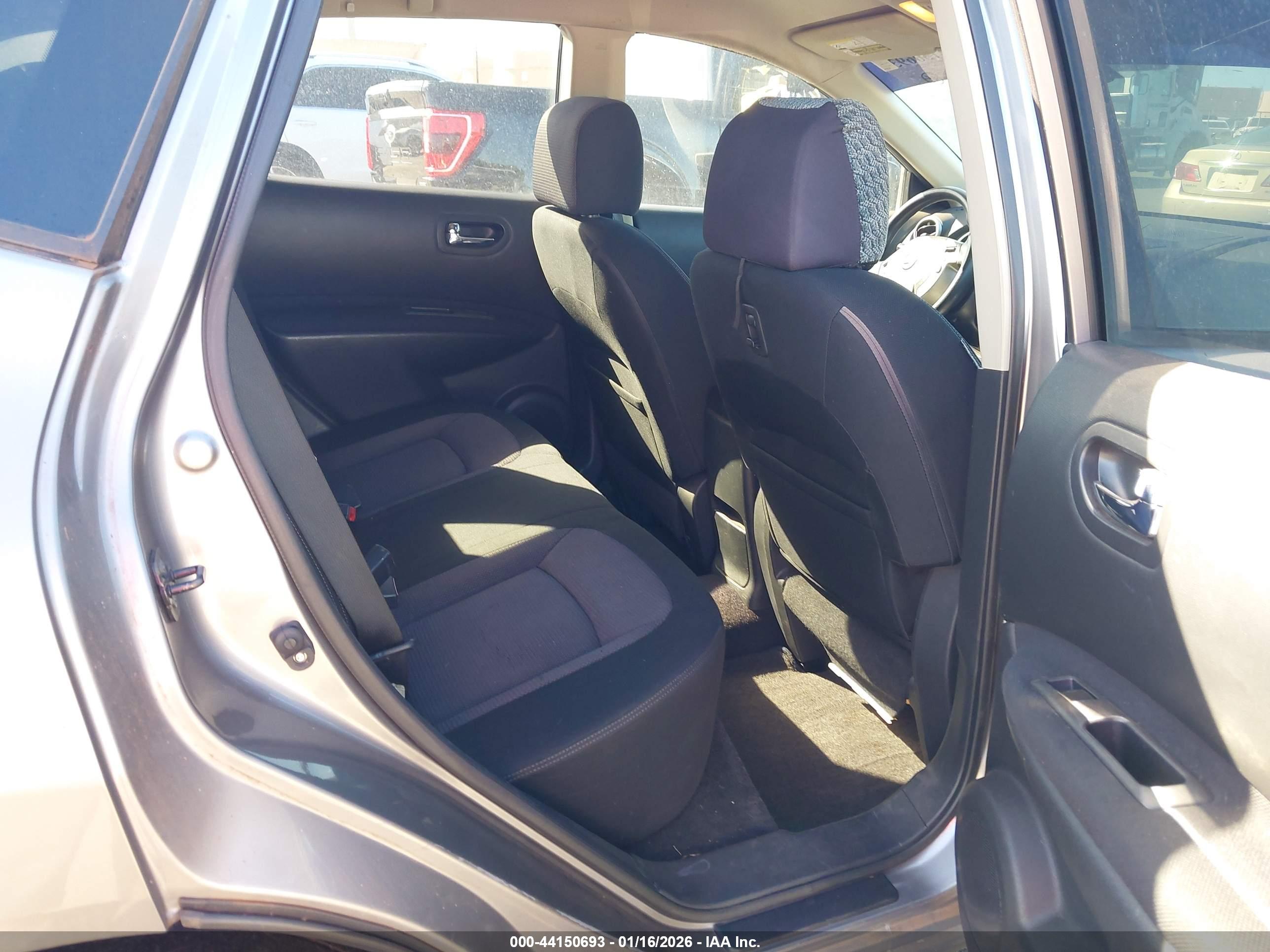 NISSAN ROGUE image 8