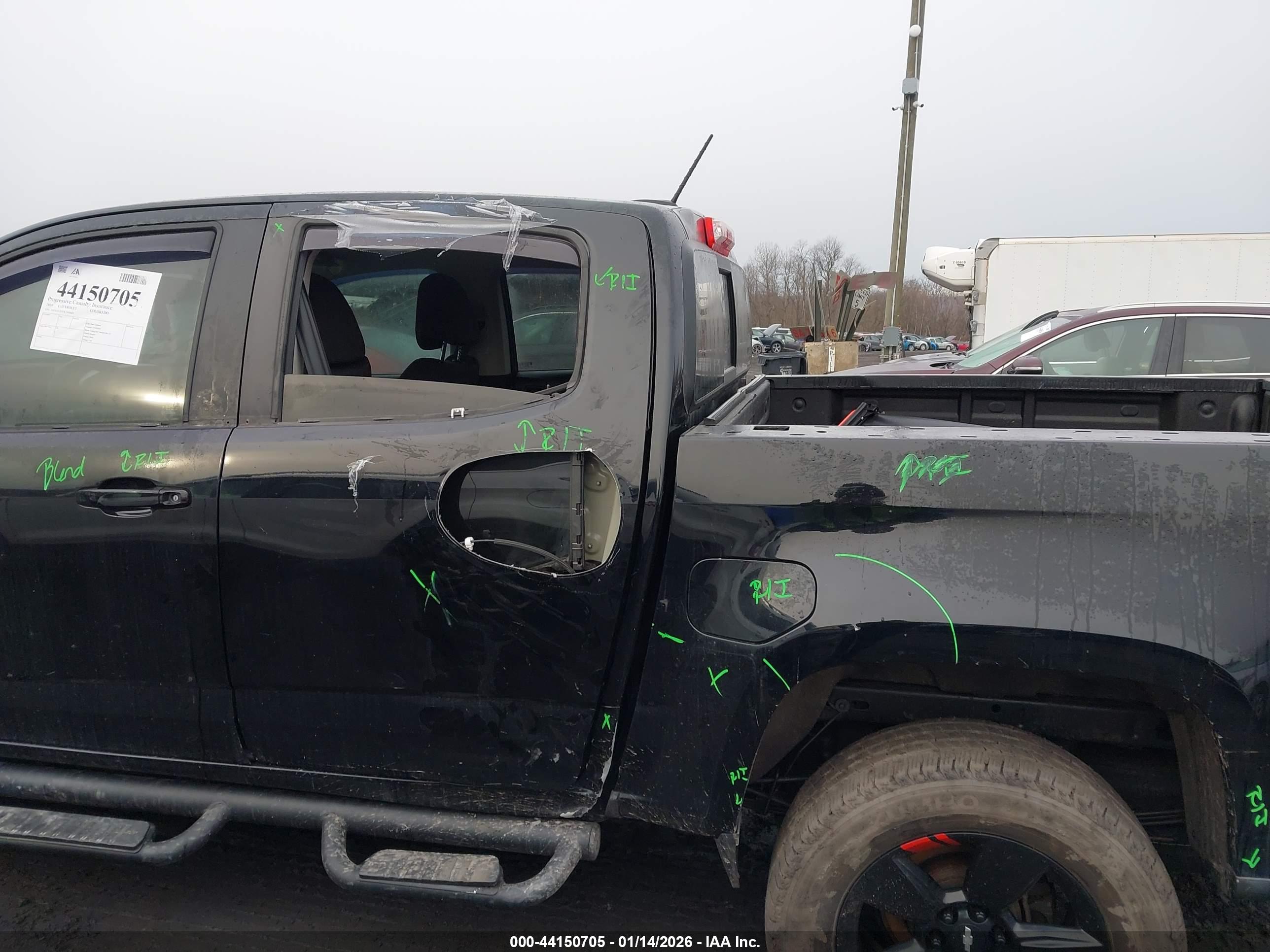 CHEVROLET COLORADO image 6