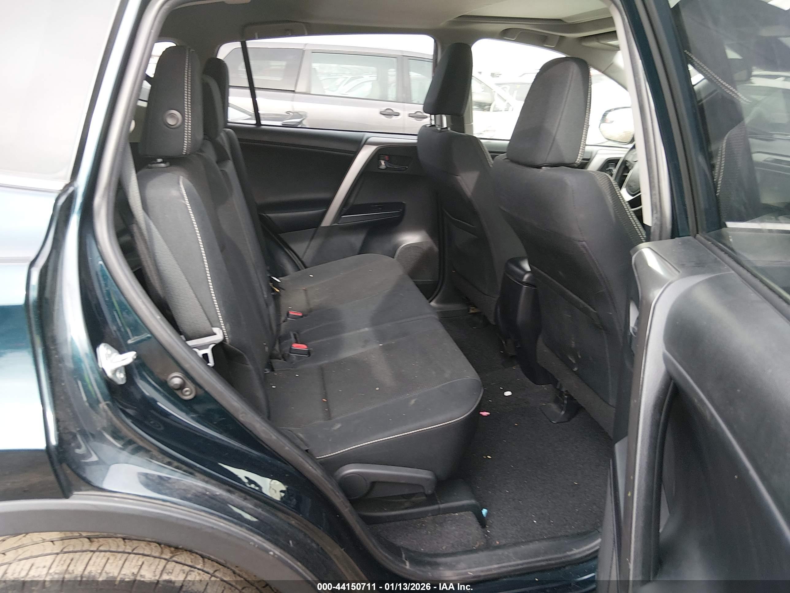 TOYOTA RAV4 image 8