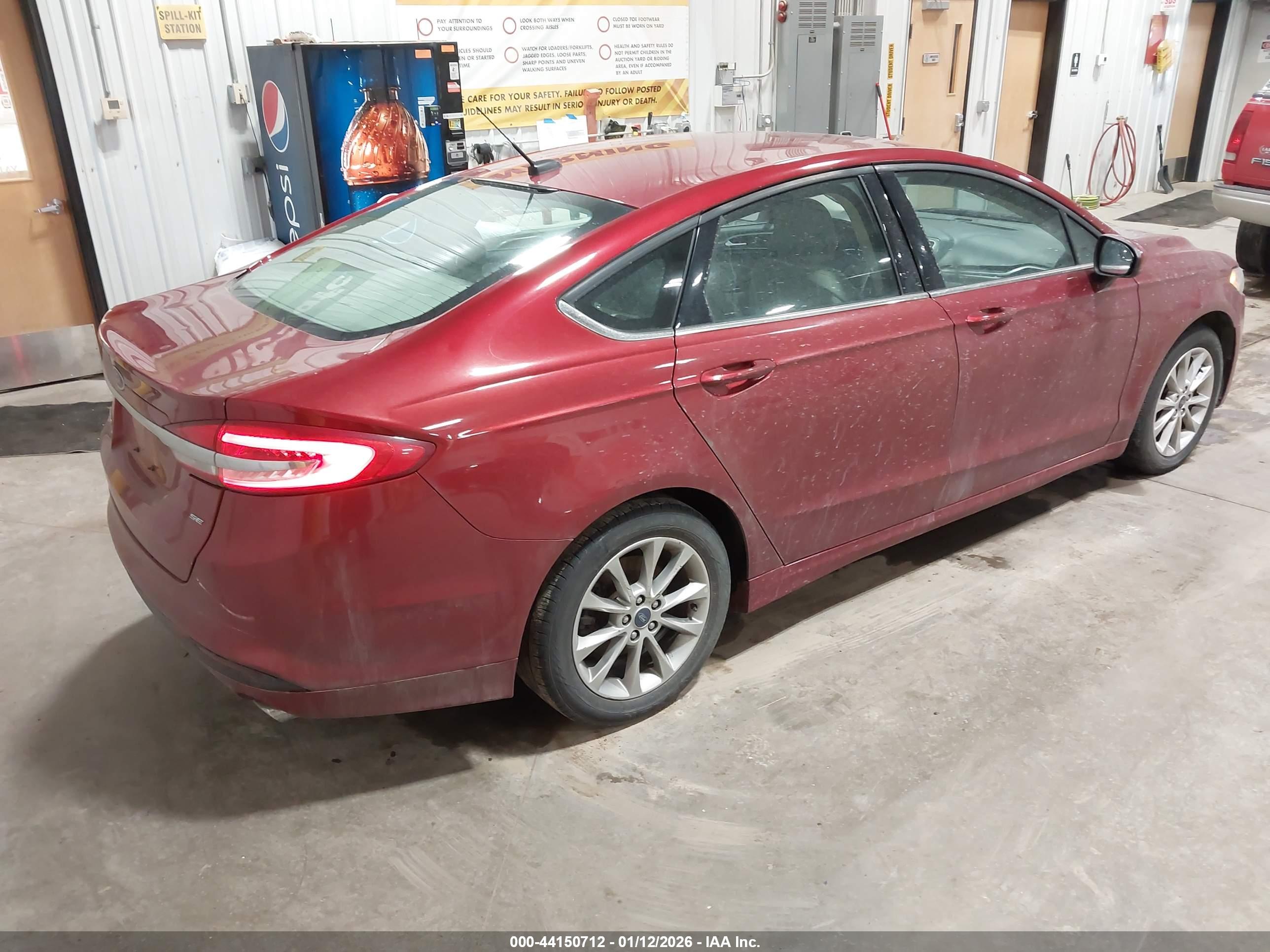 FORD FUSION image 4