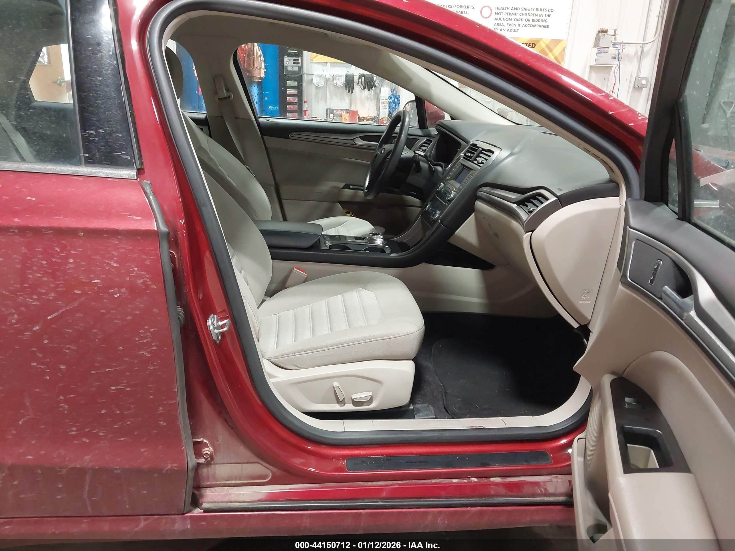 FORD FUSION image 5