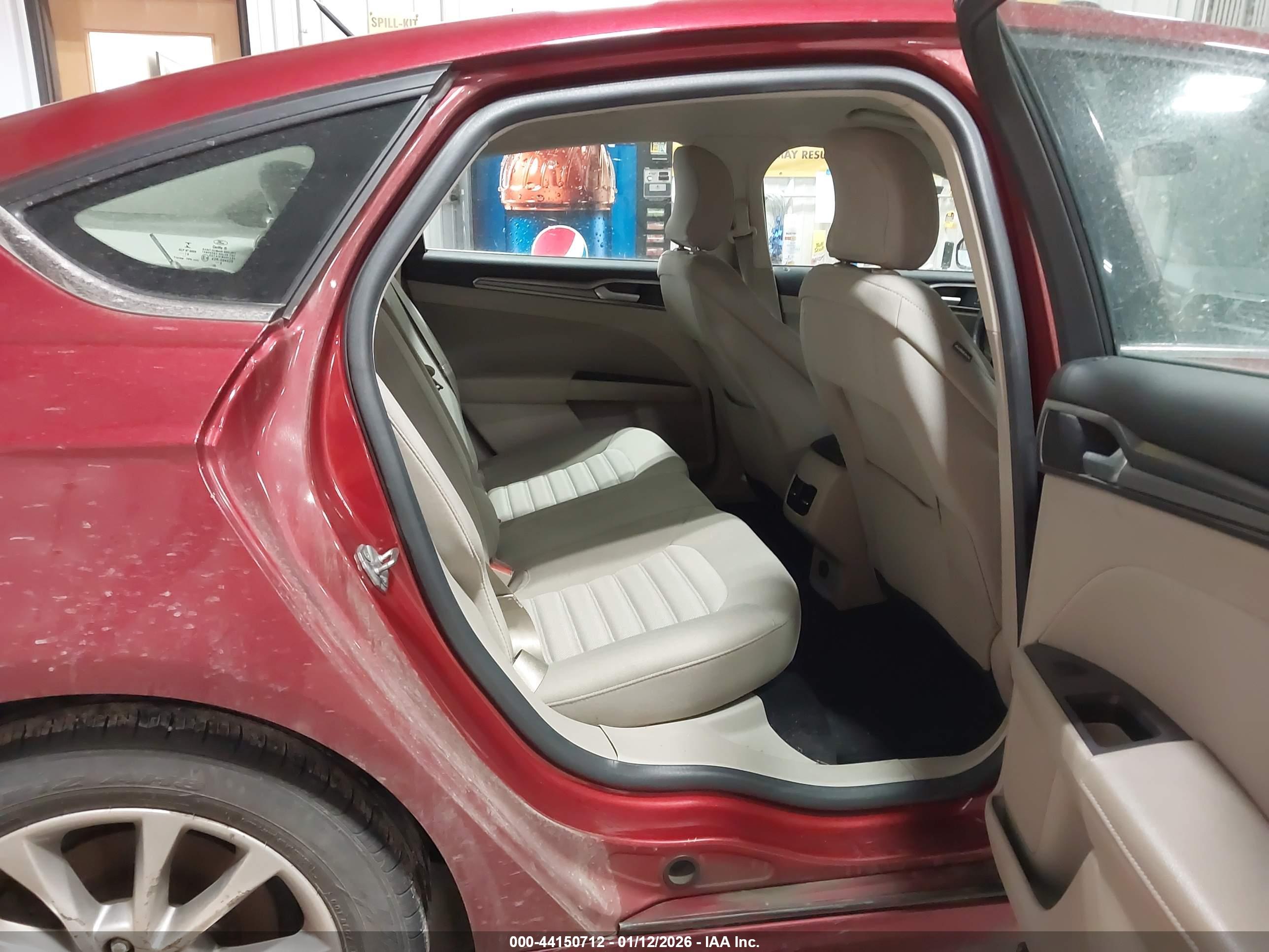 FORD FUSION image 8