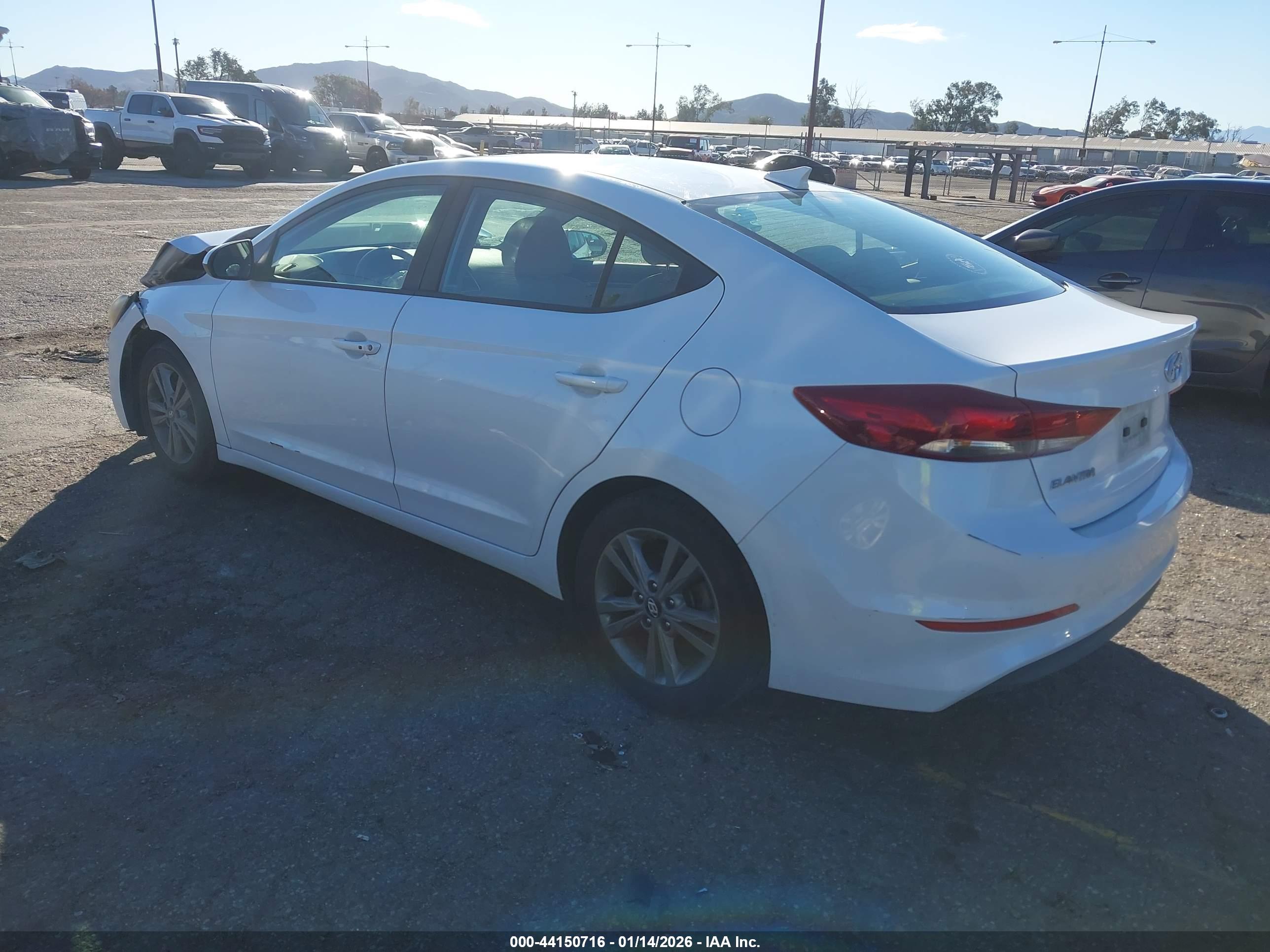 HYUNDAI ELANTRA image 3