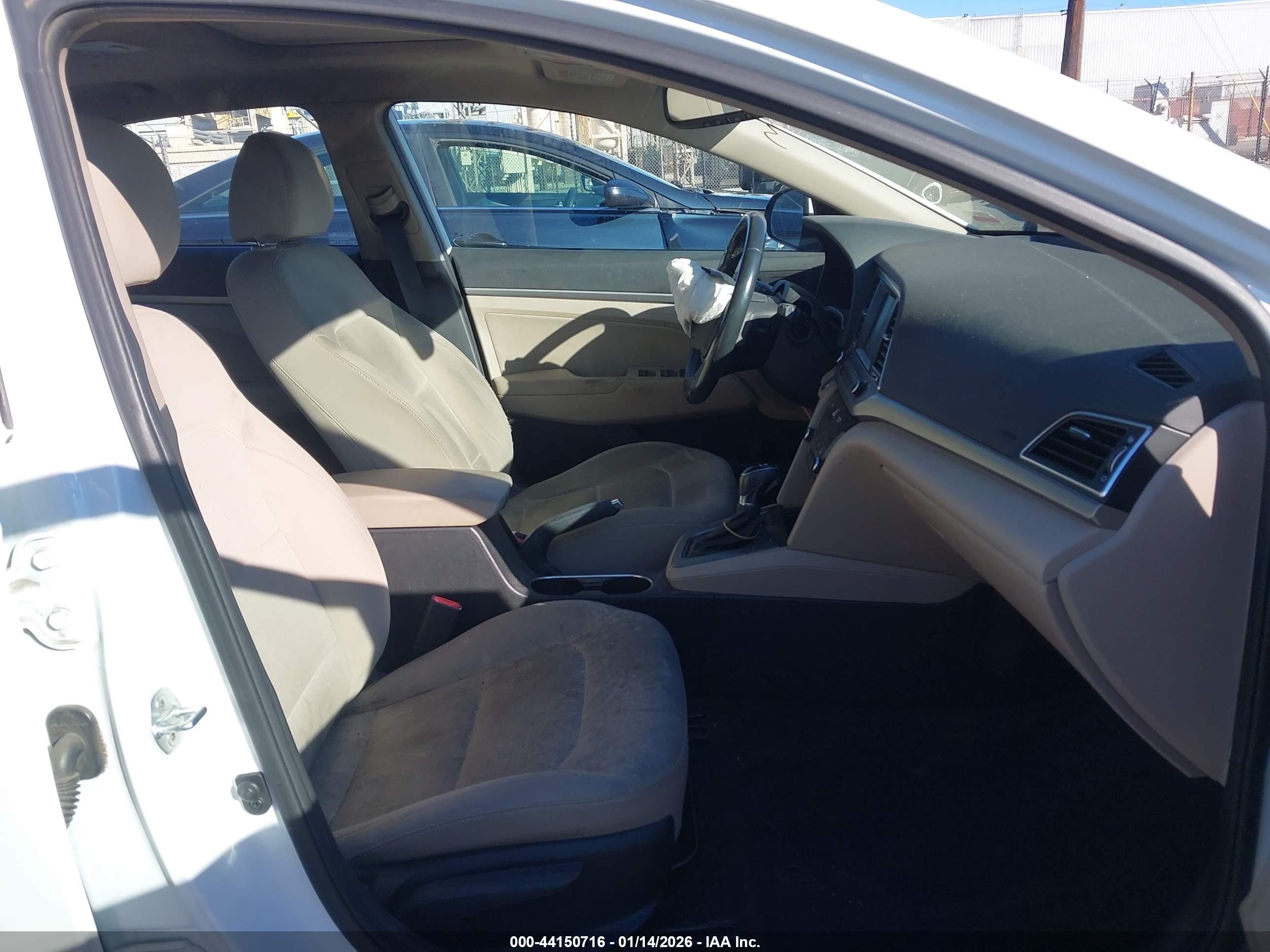 HYUNDAI ELANTRA image 5