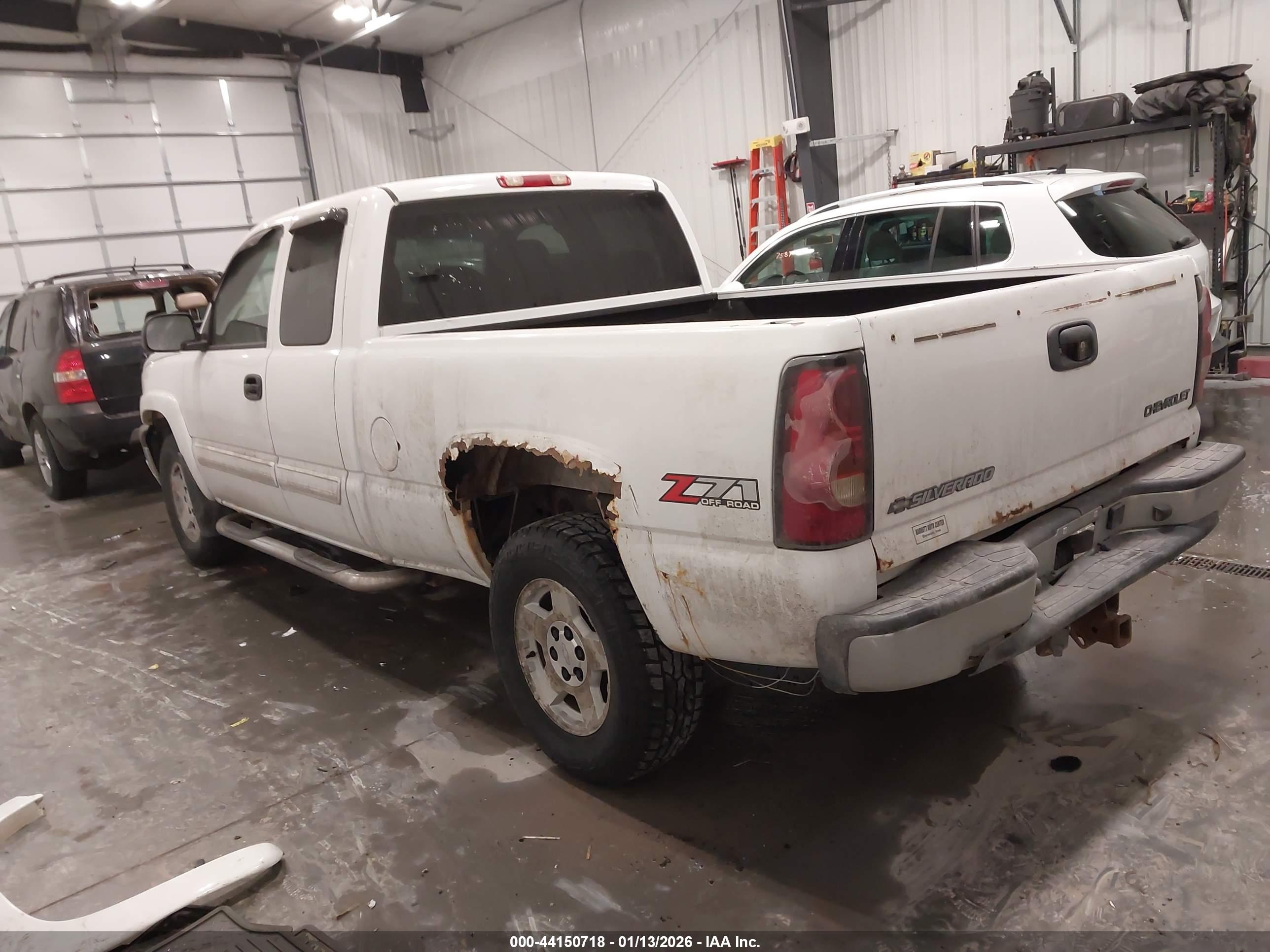 CHEVROLET SILVERADO image 3