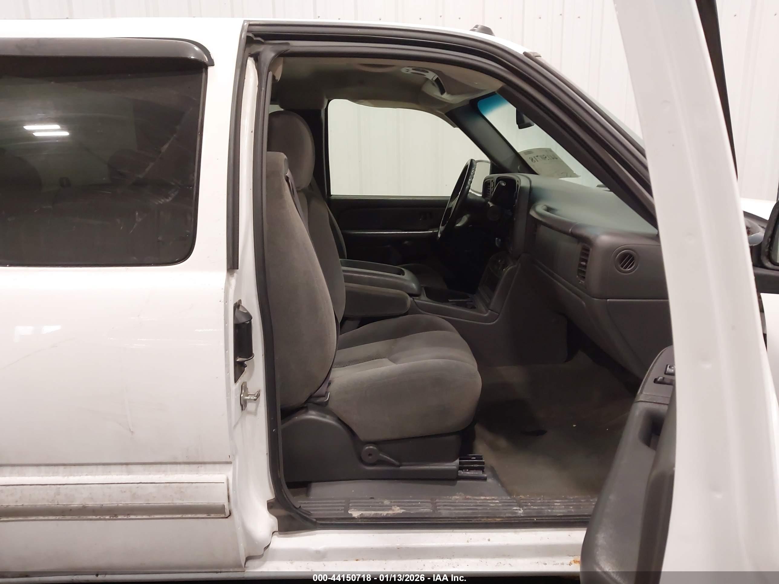 CHEVROLET SILVERADO image 5
