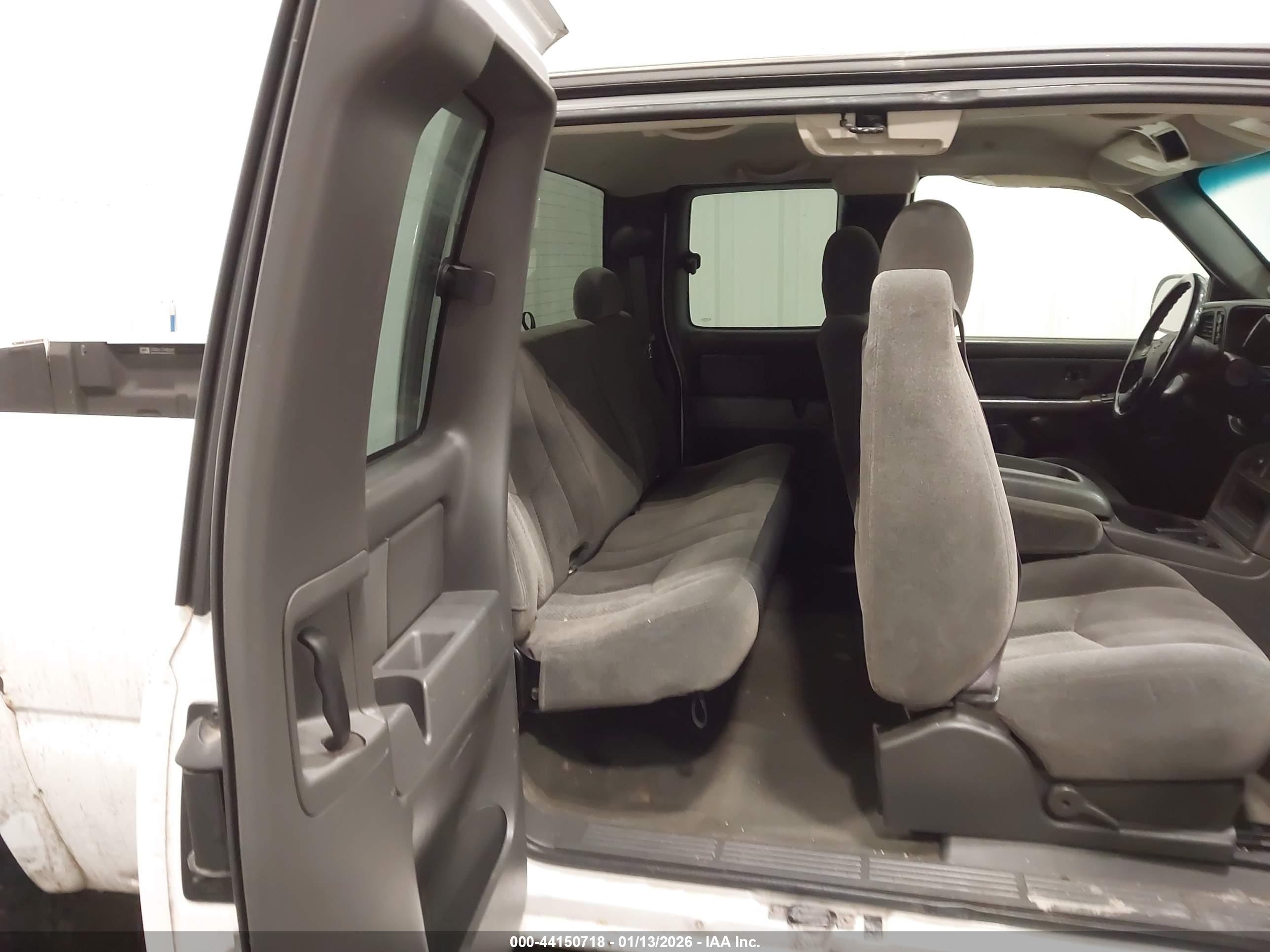 CHEVROLET SILVERADO image 8