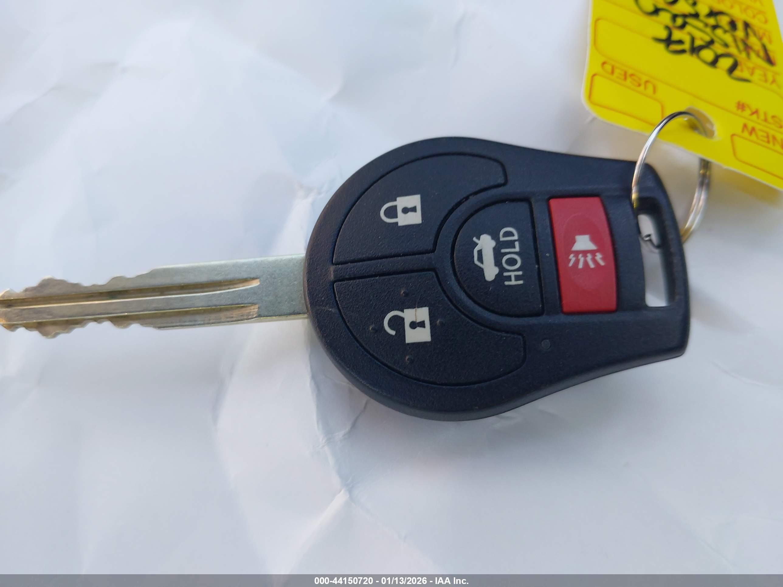 NISSAN VERSA image 11
