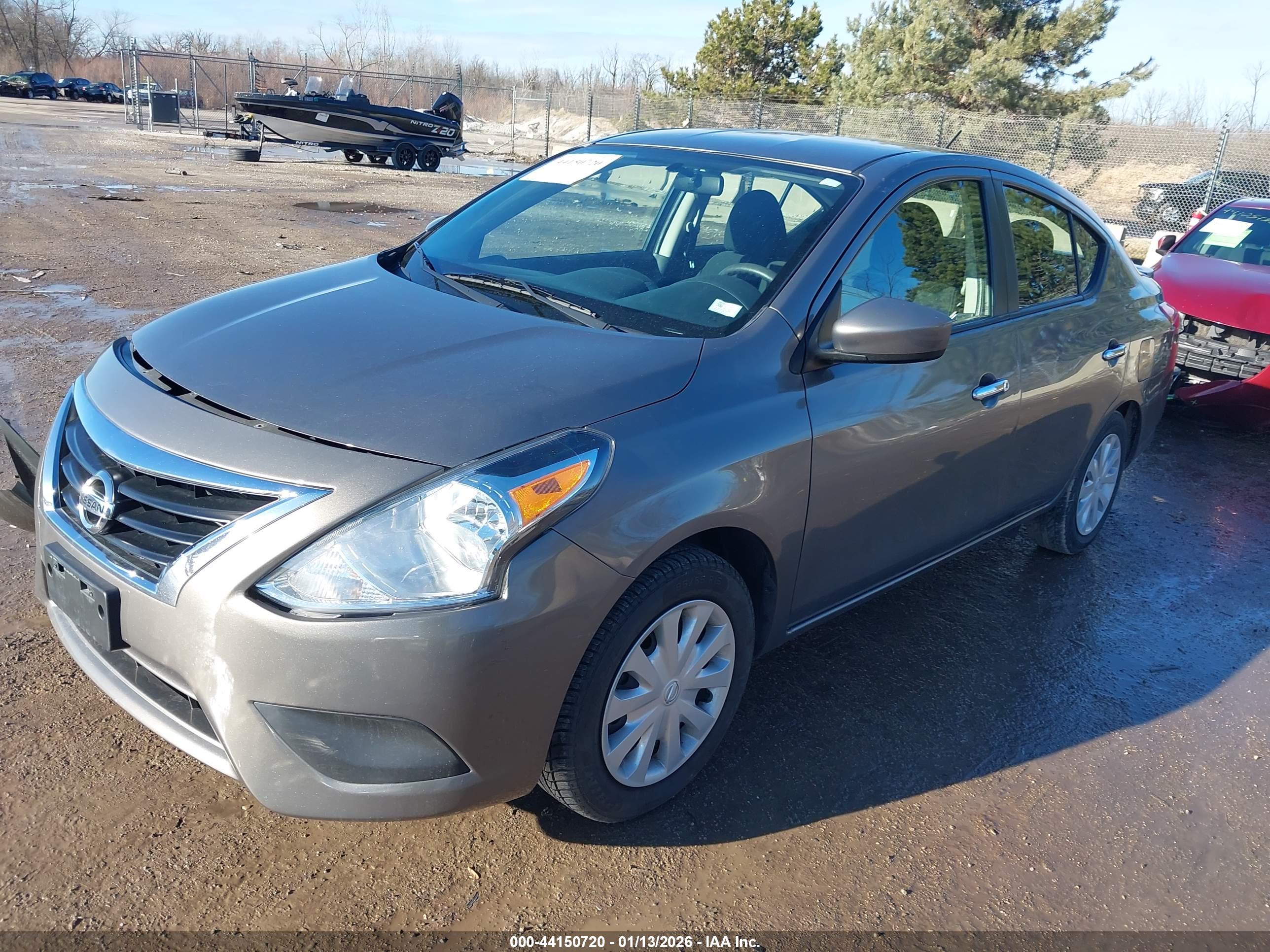 NISSAN VERSA image 2