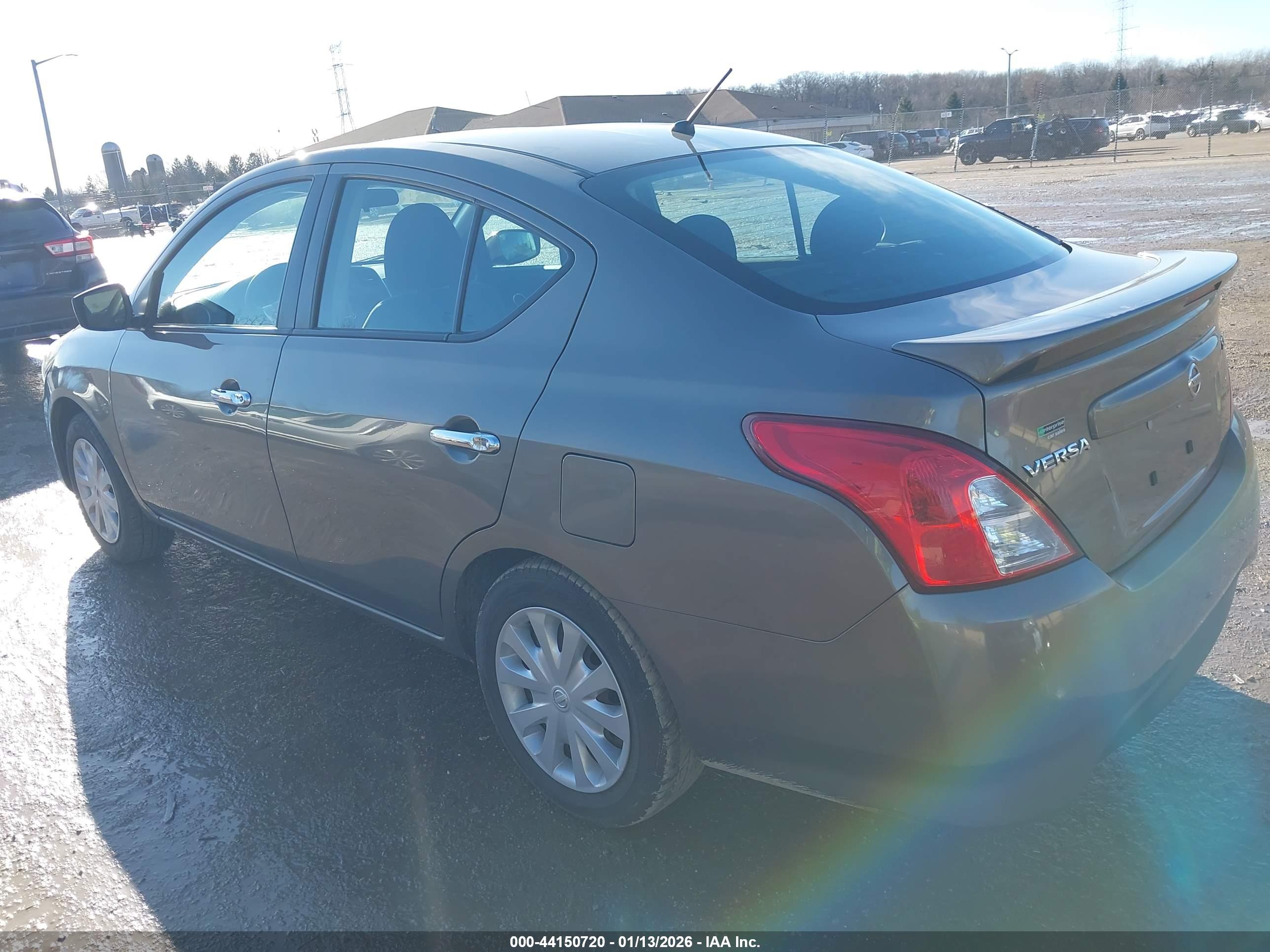 NISSAN VERSA image 3