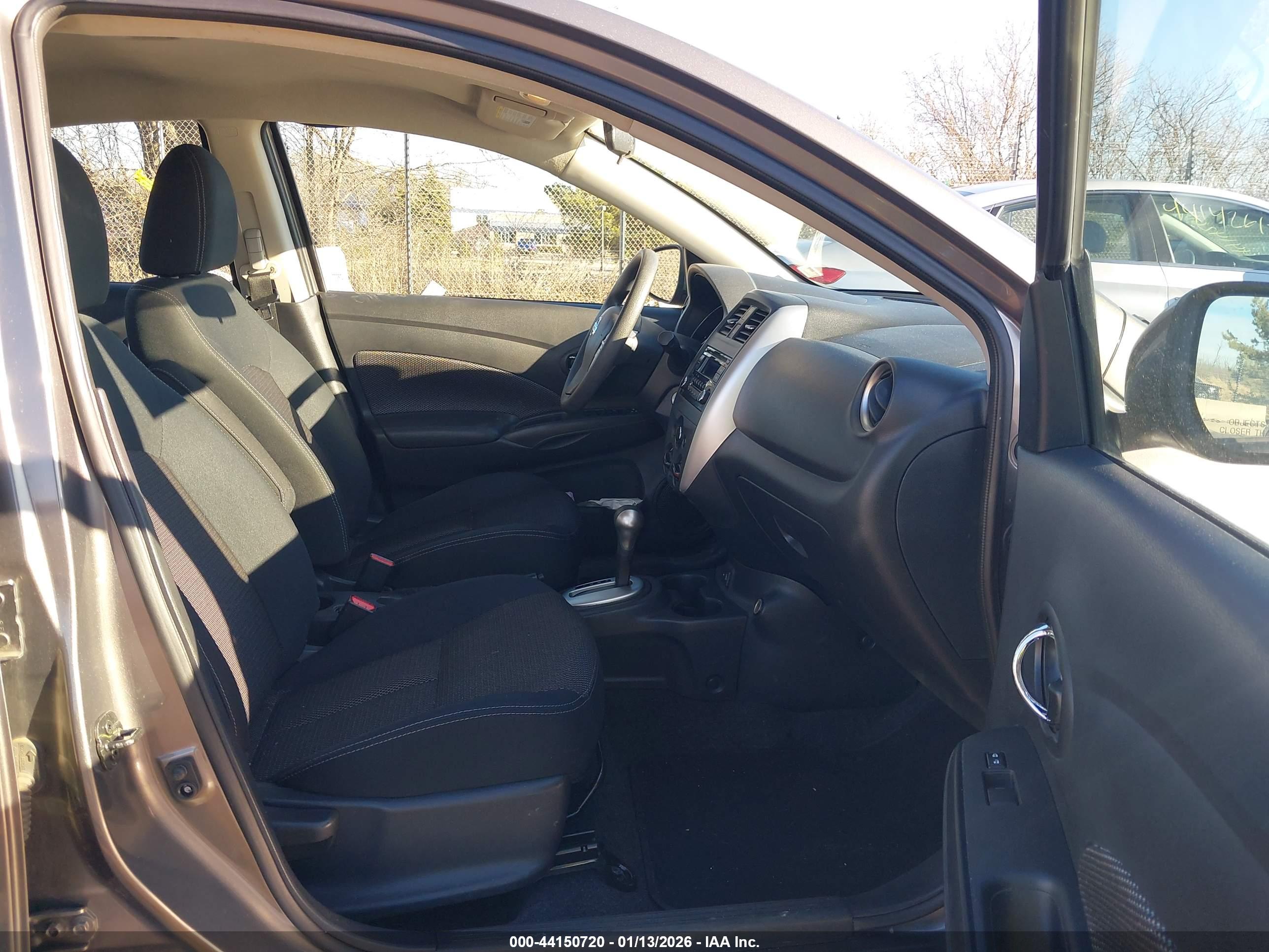 NISSAN VERSA image 5