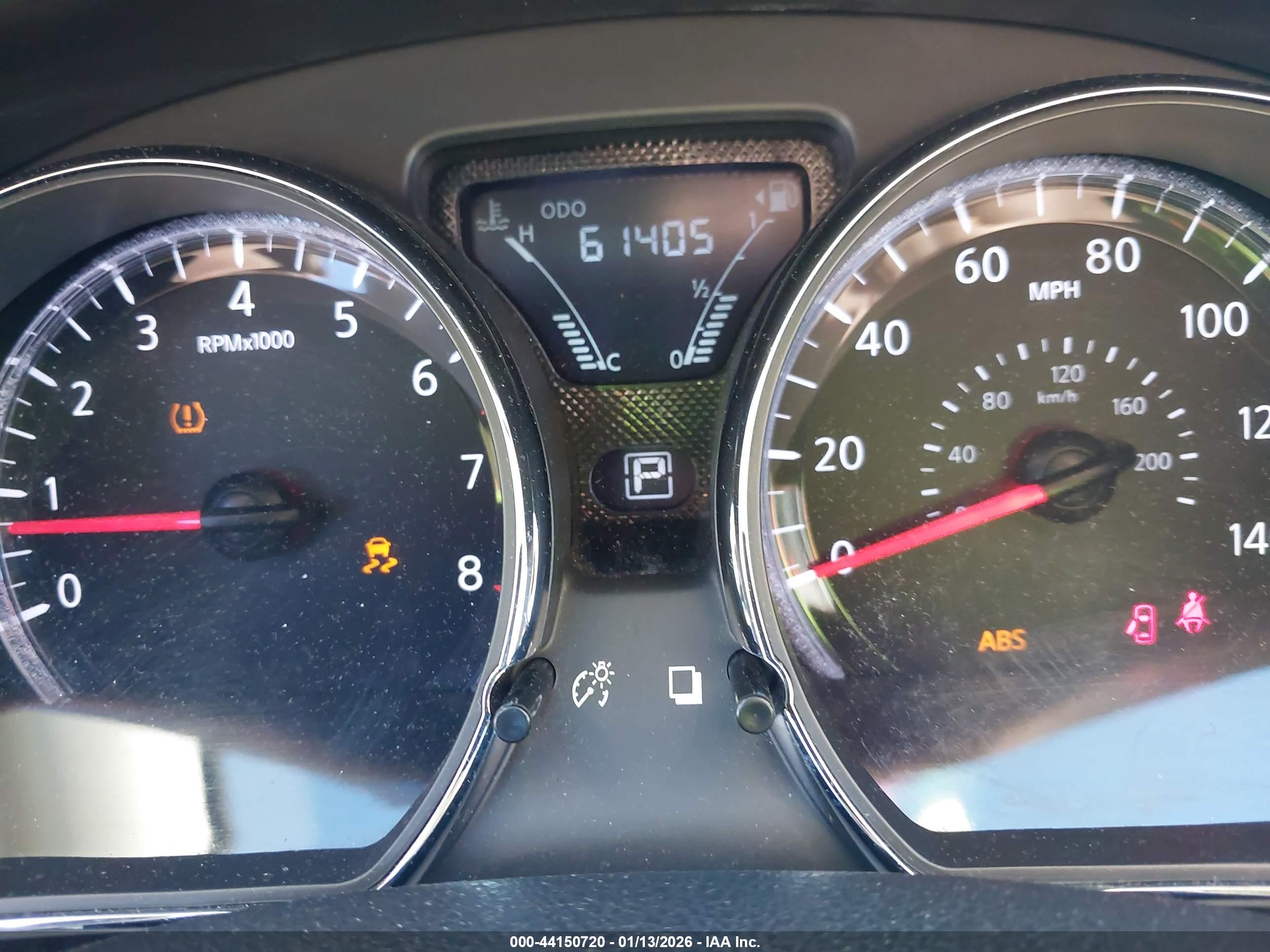NISSAN VERSA image 7