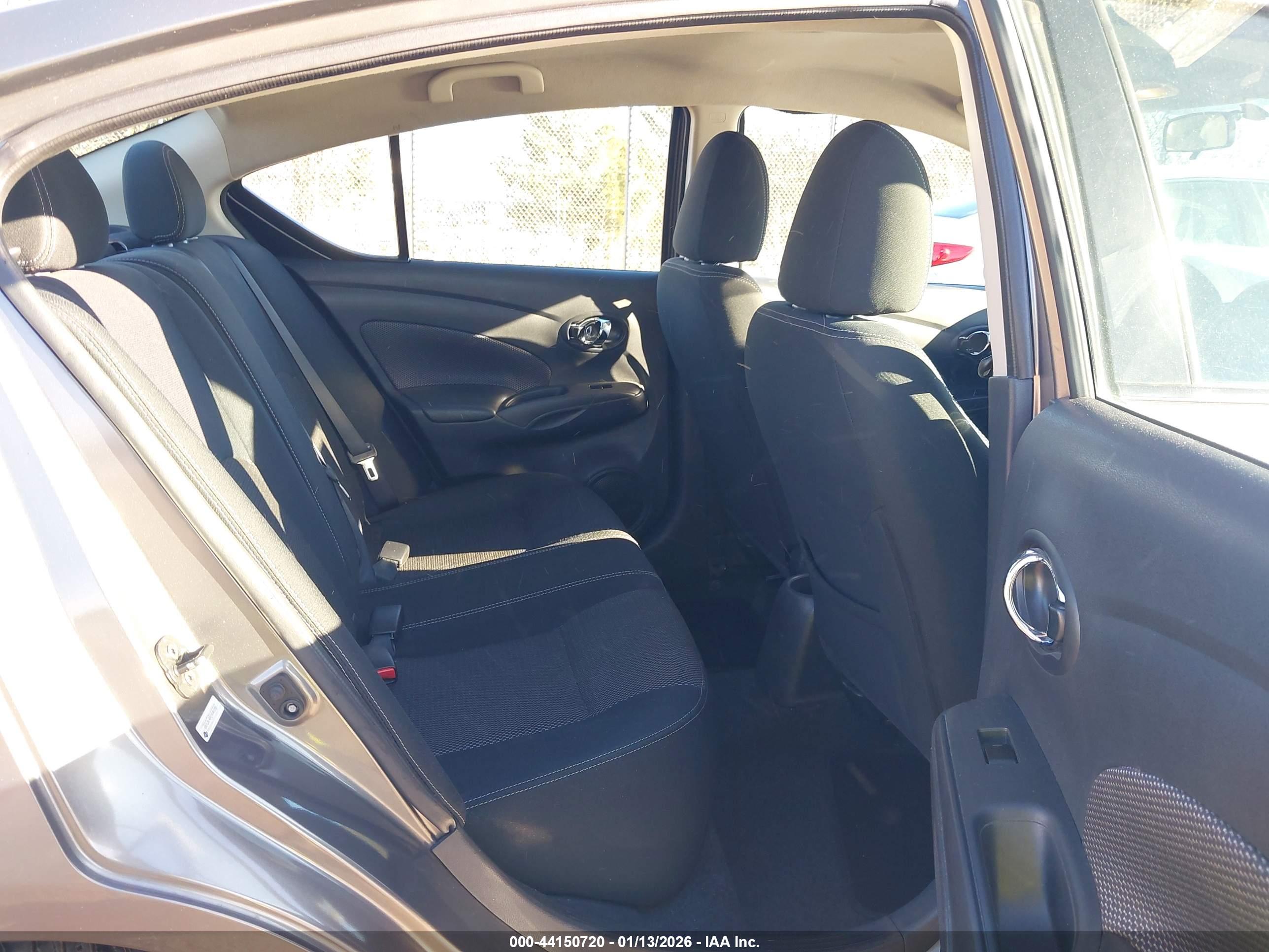 NISSAN VERSA image 8