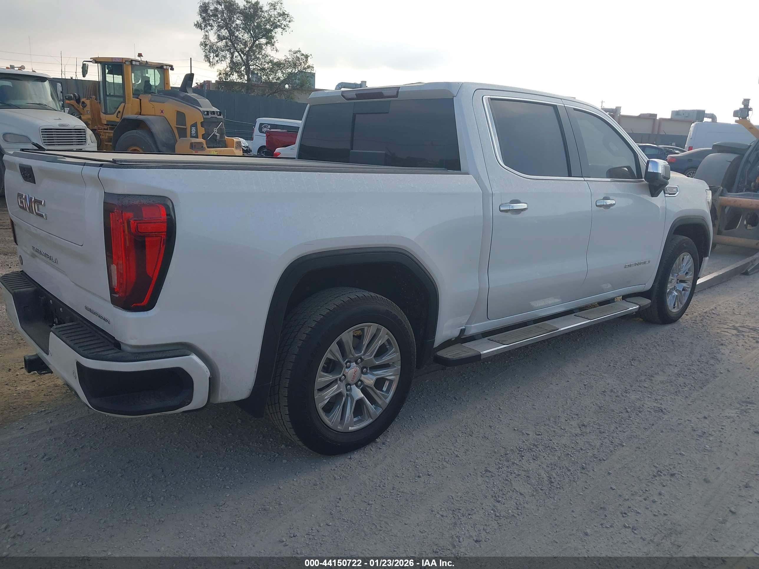 GMC SIERRA image 4
