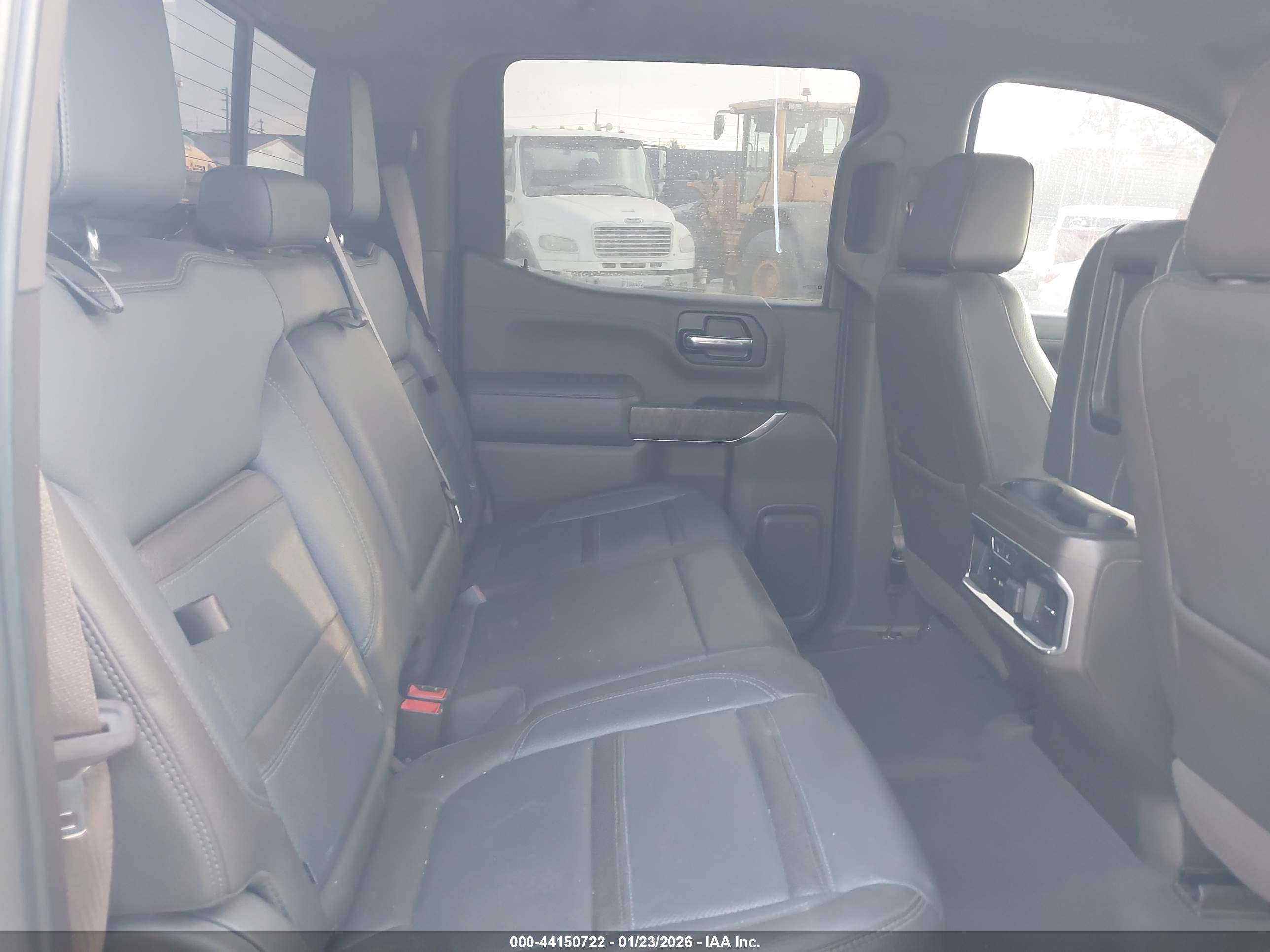 GMC SIERRA image 8