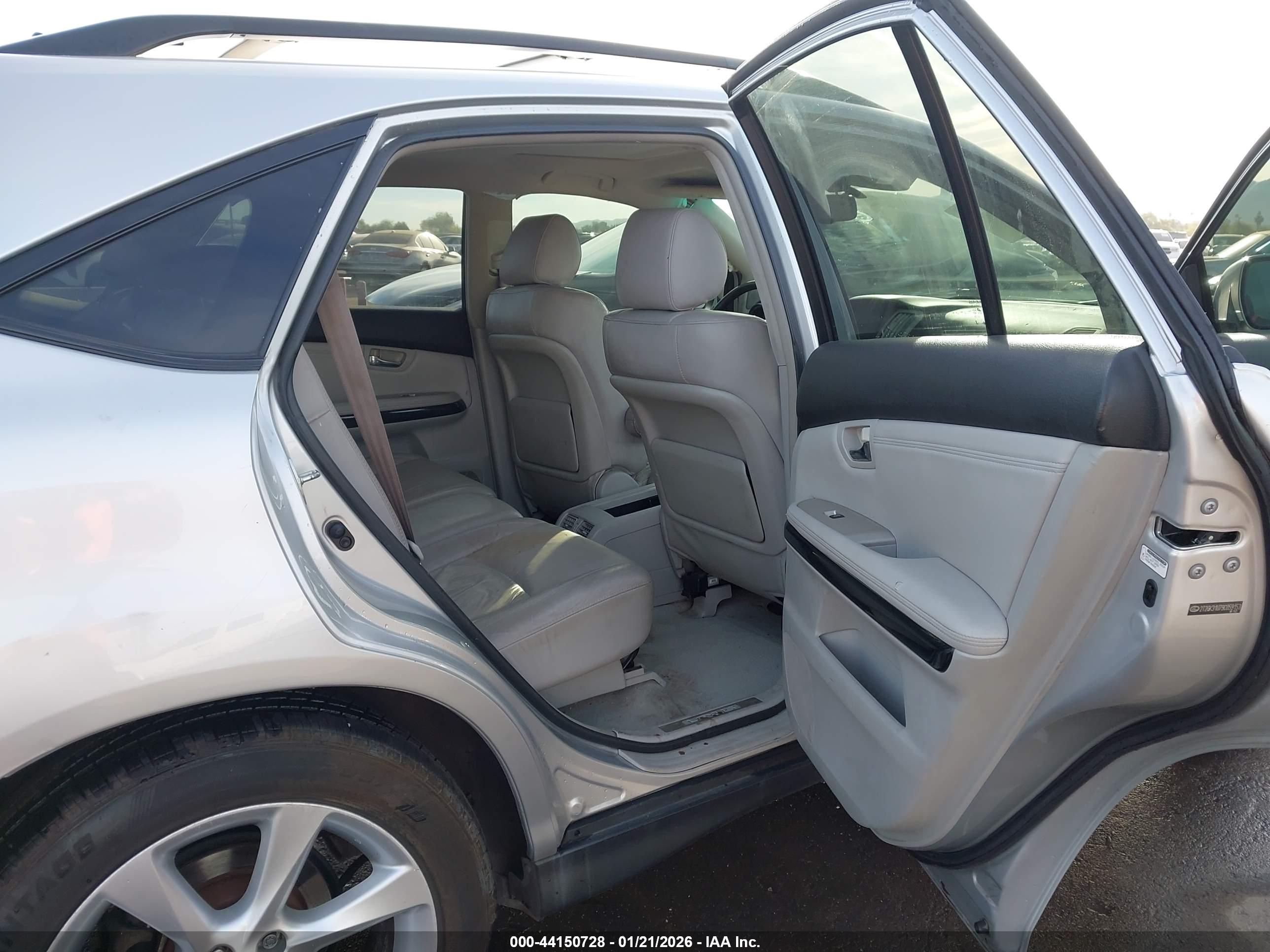 LEXUS RX image 8
