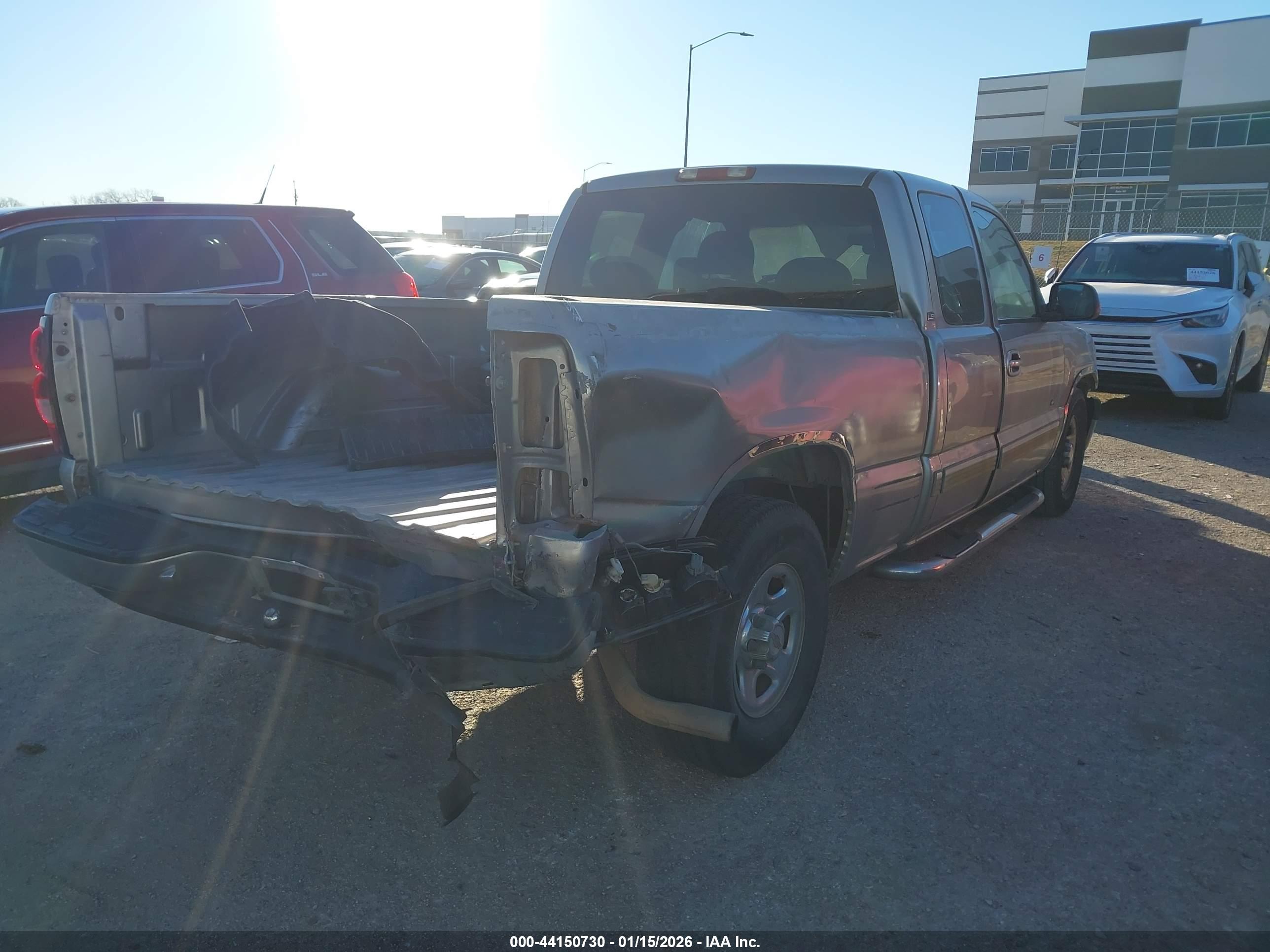 CHEVROLET SILVERADO image 4