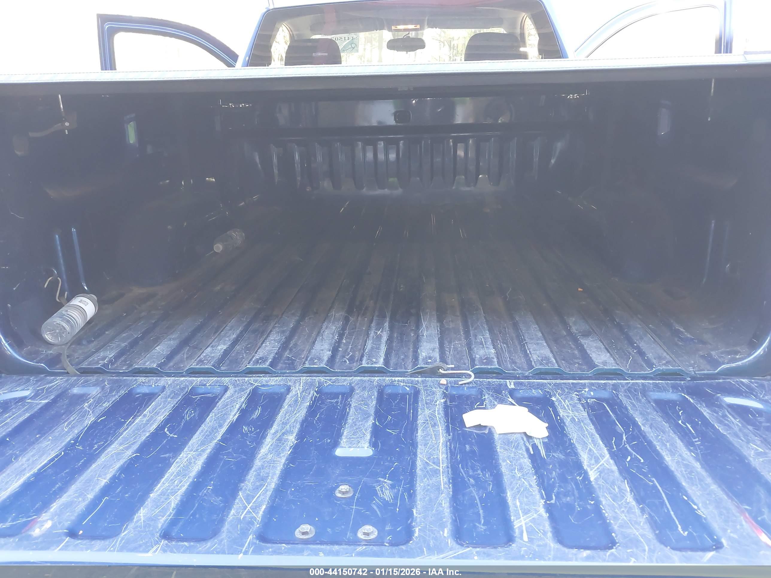 CHEVROLET SILVERADO image 8
