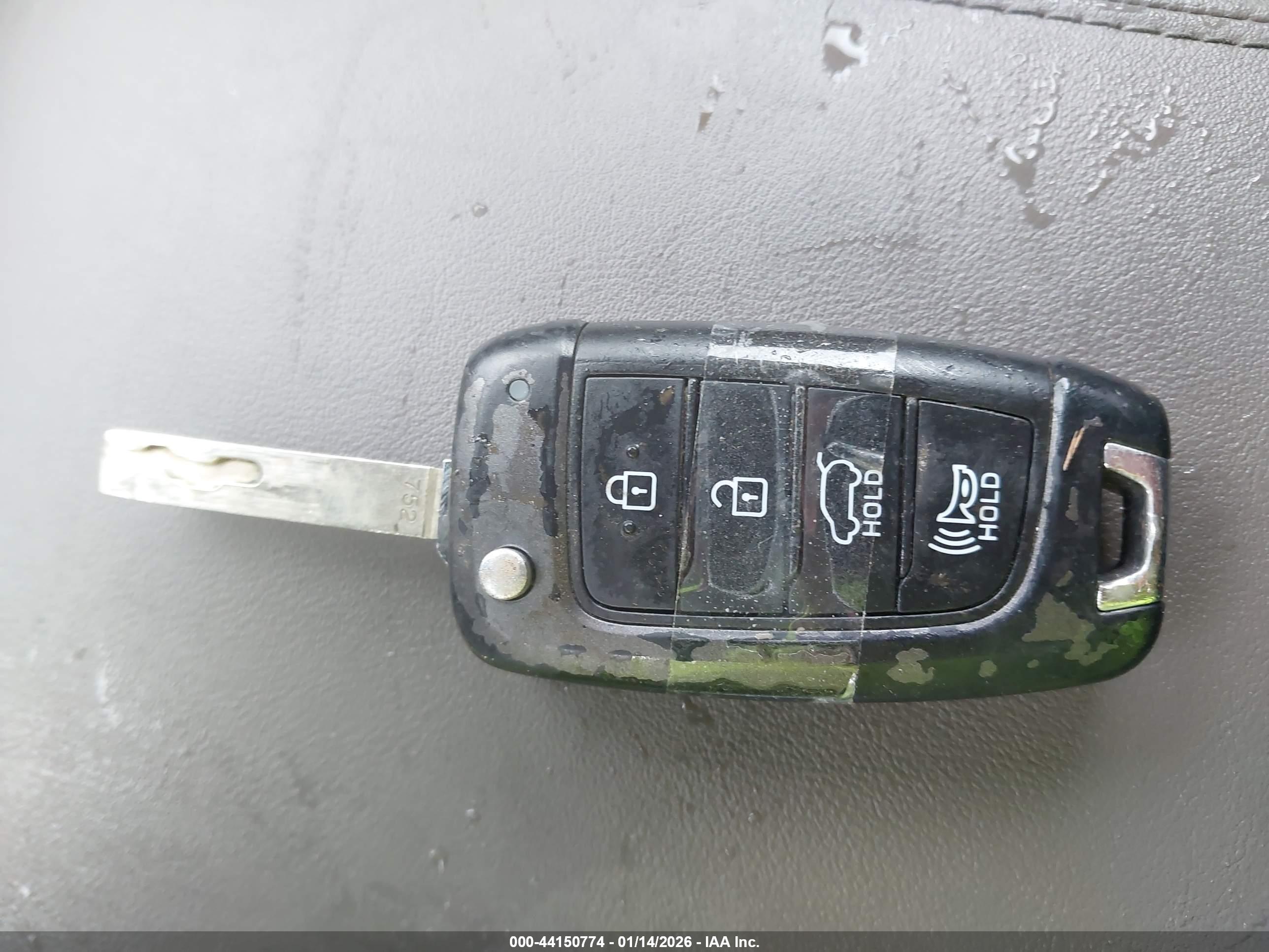 HYUNDAI SANTA image 11