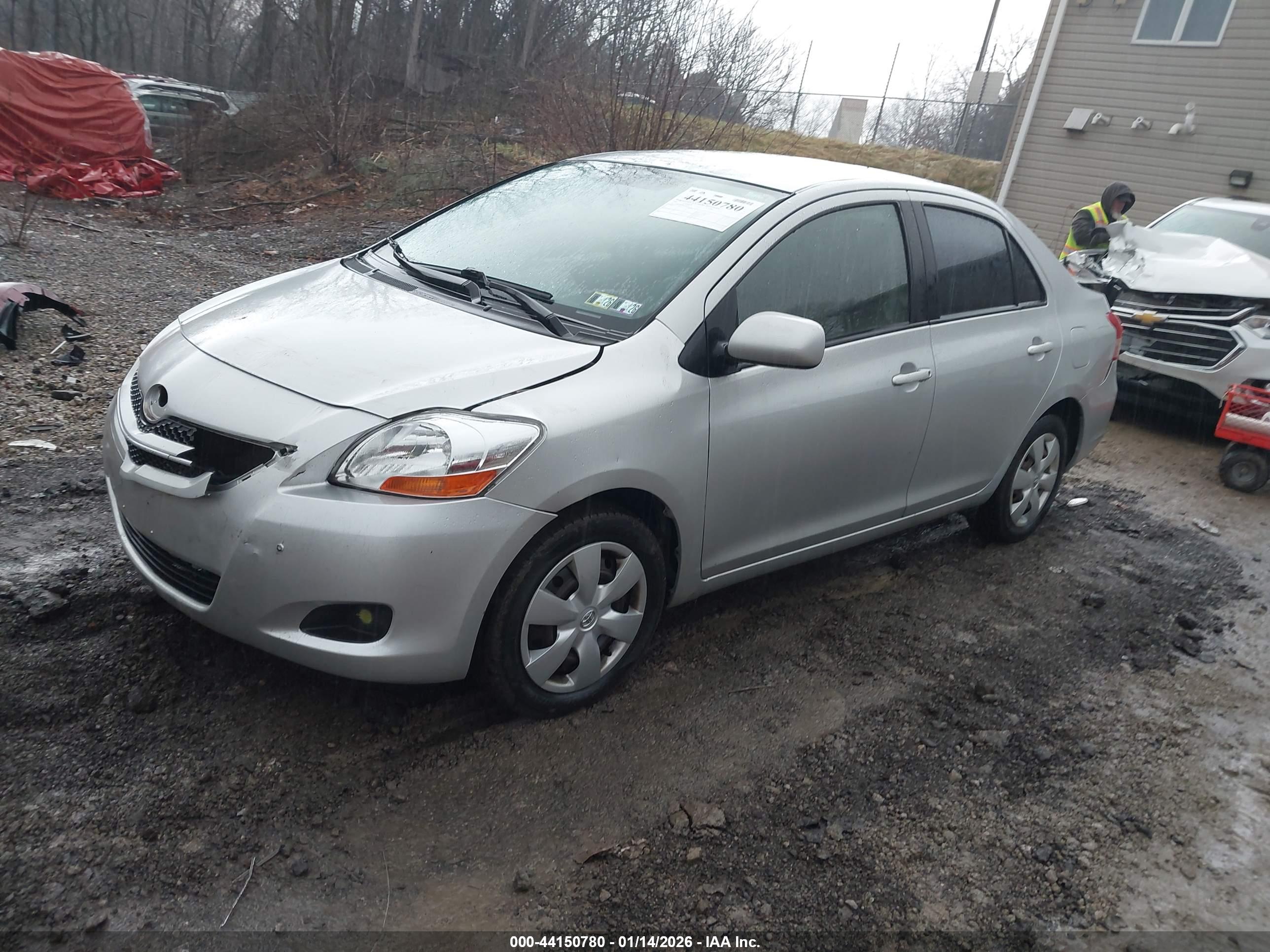 TOYOTA YARIS image 2