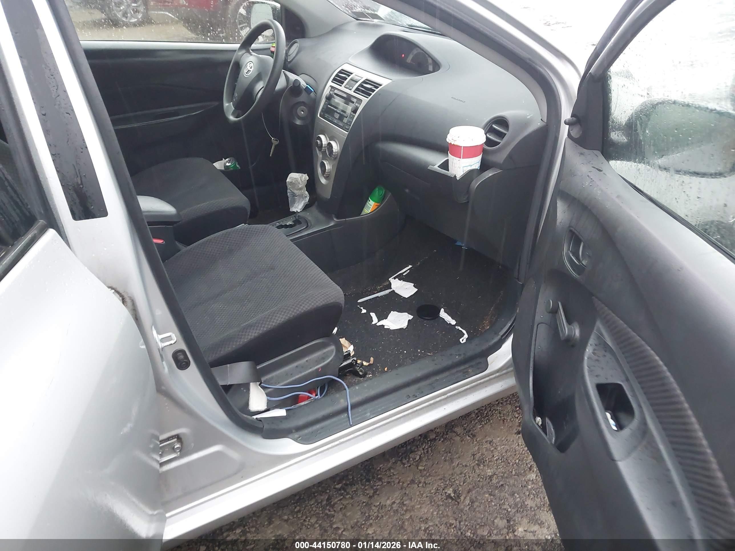 TOYOTA YARIS image 5