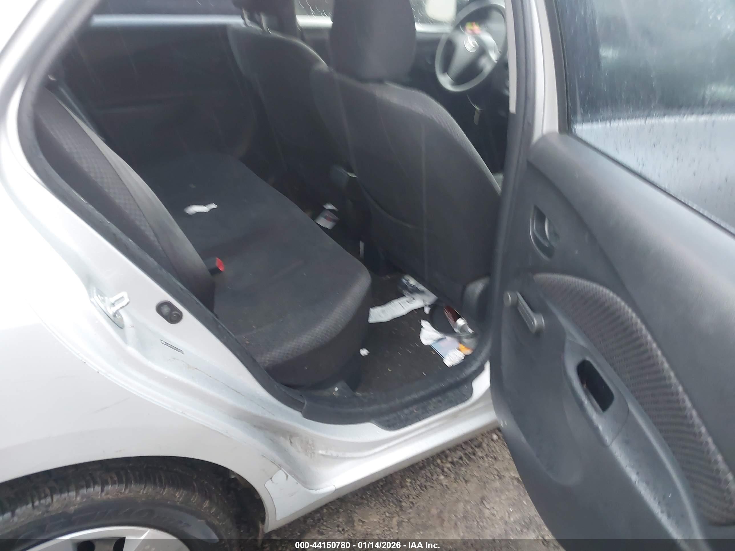 TOYOTA YARIS image 8