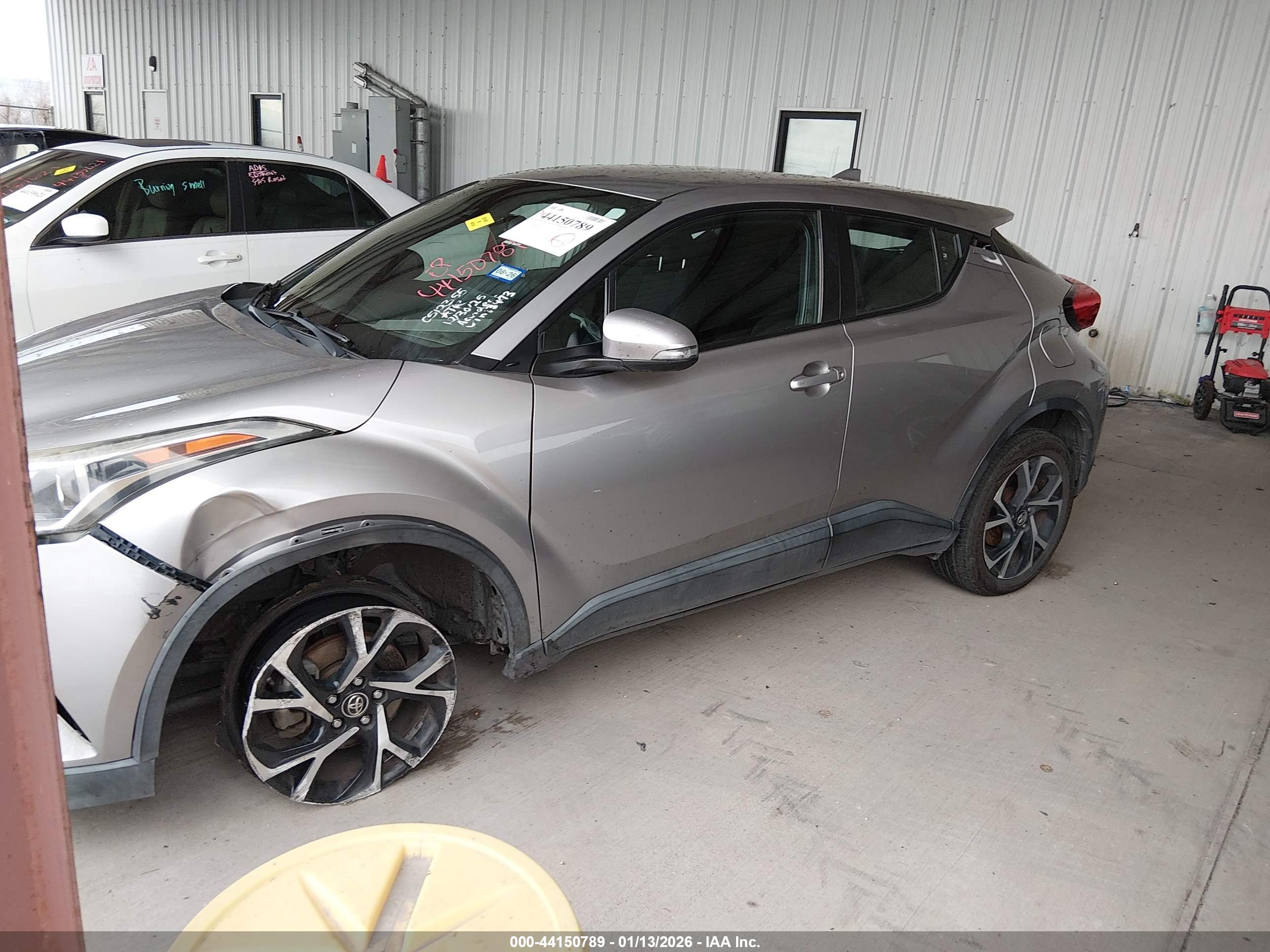 TOYOTA C-HR image 2