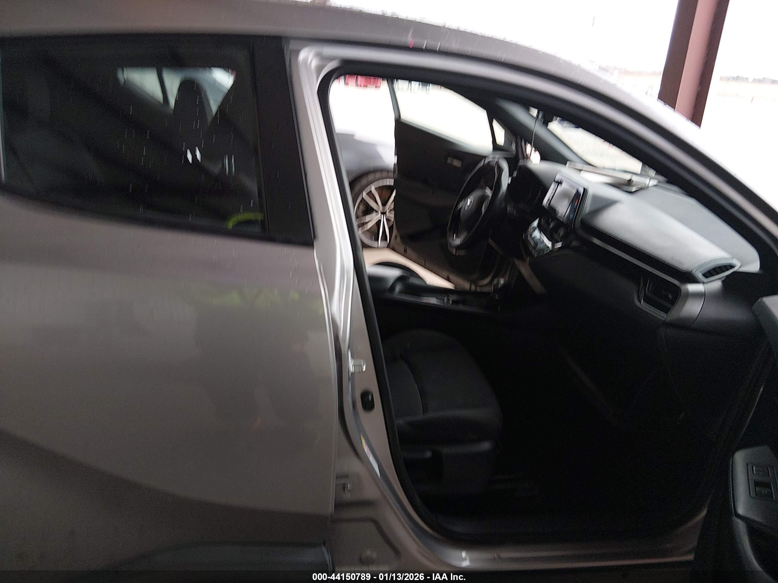 TOYOTA C-HR image 5