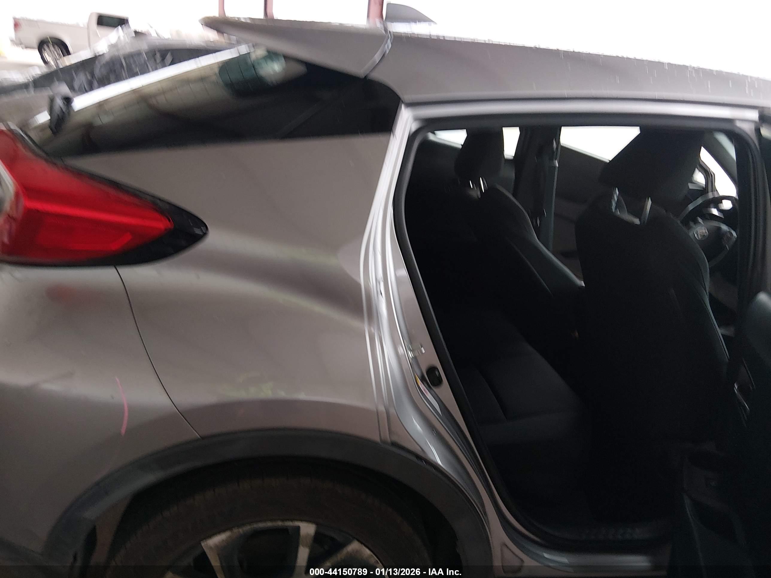 TOYOTA C-HR image 8