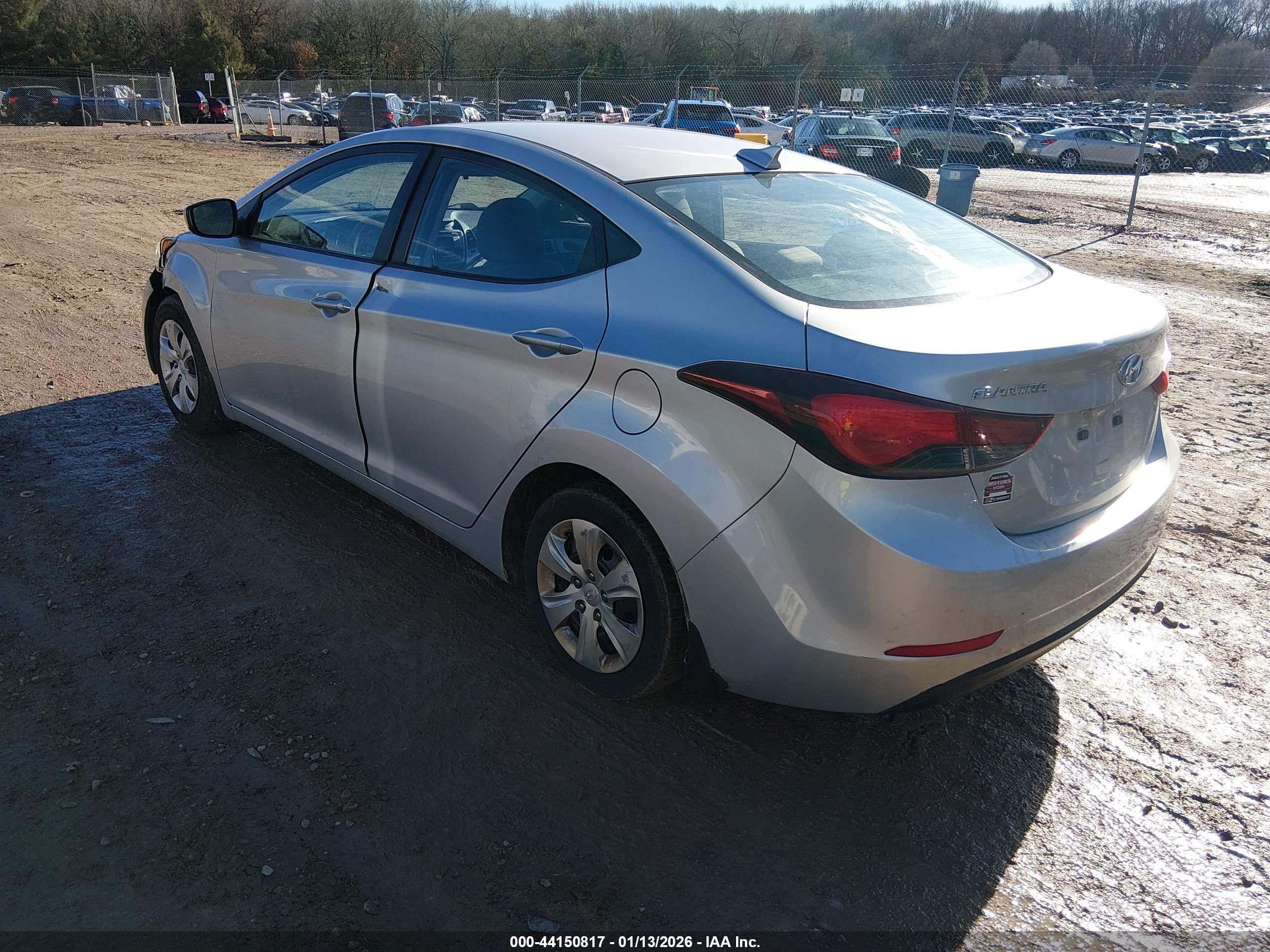 HYUNDAI ELANTRA image 3