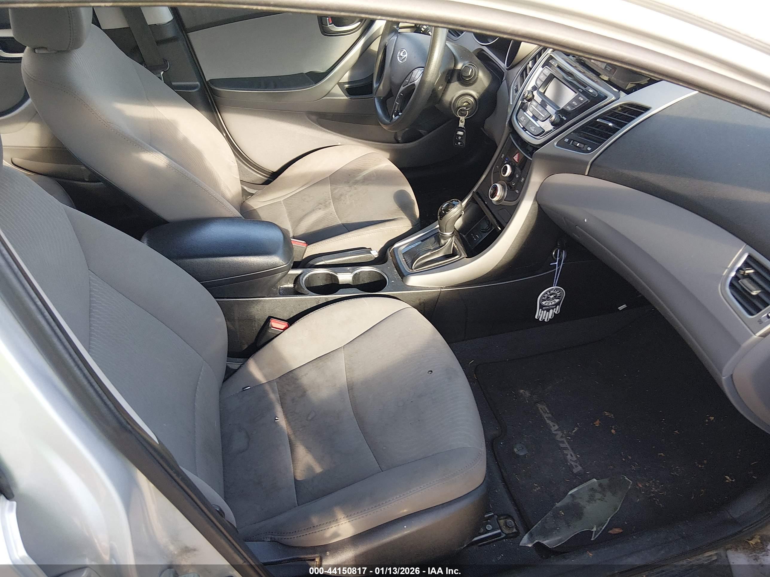HYUNDAI ELANTRA image 5