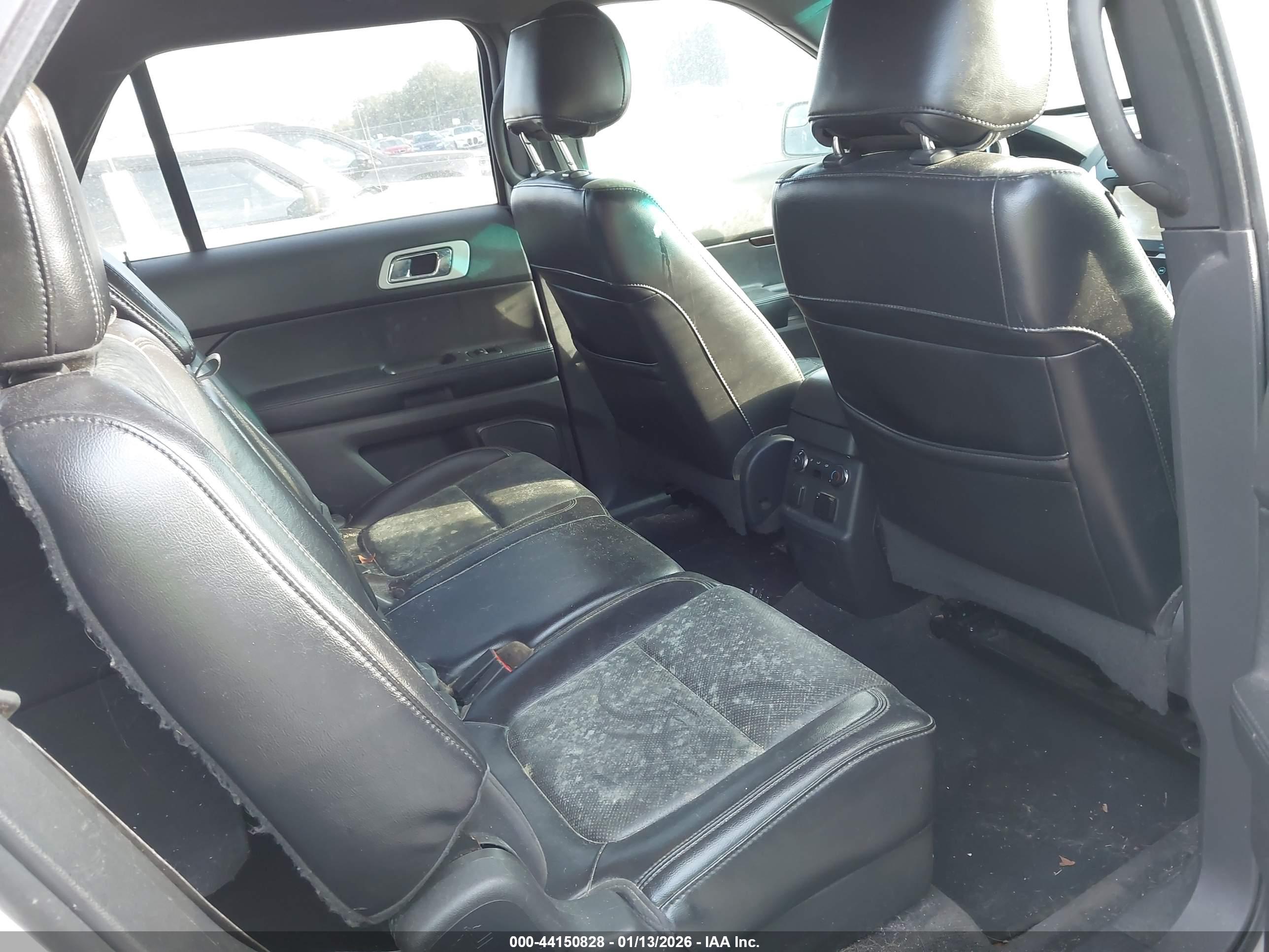 FORD EXPLORER image 8