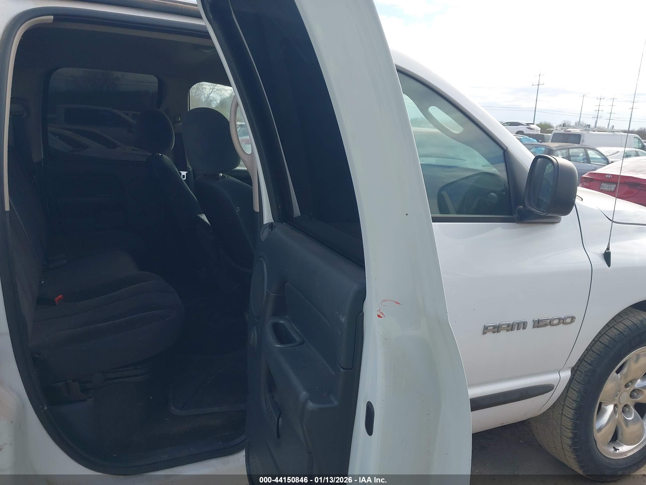 DODGE RAM image 8