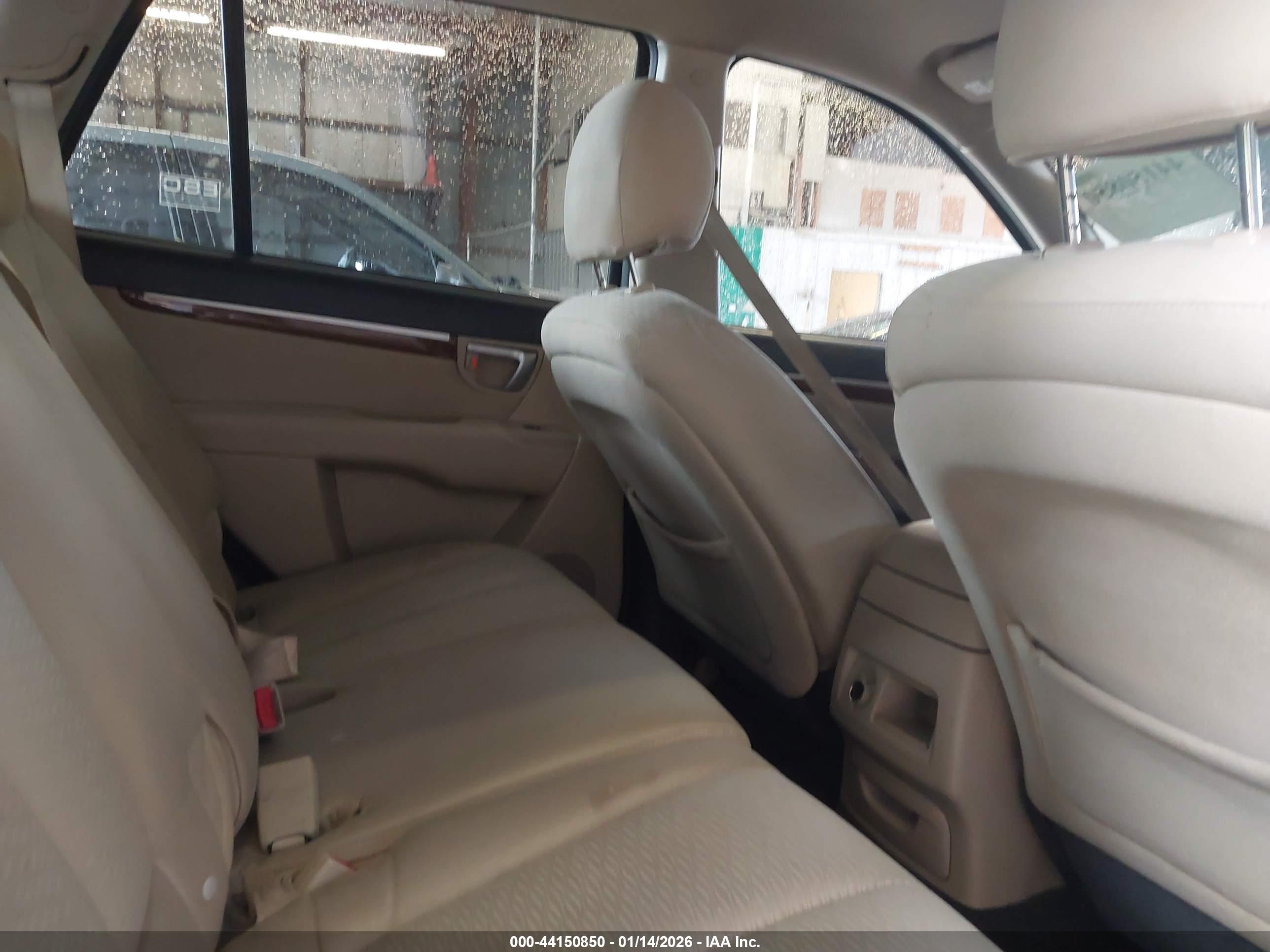HYUNDAI SANTA image 8