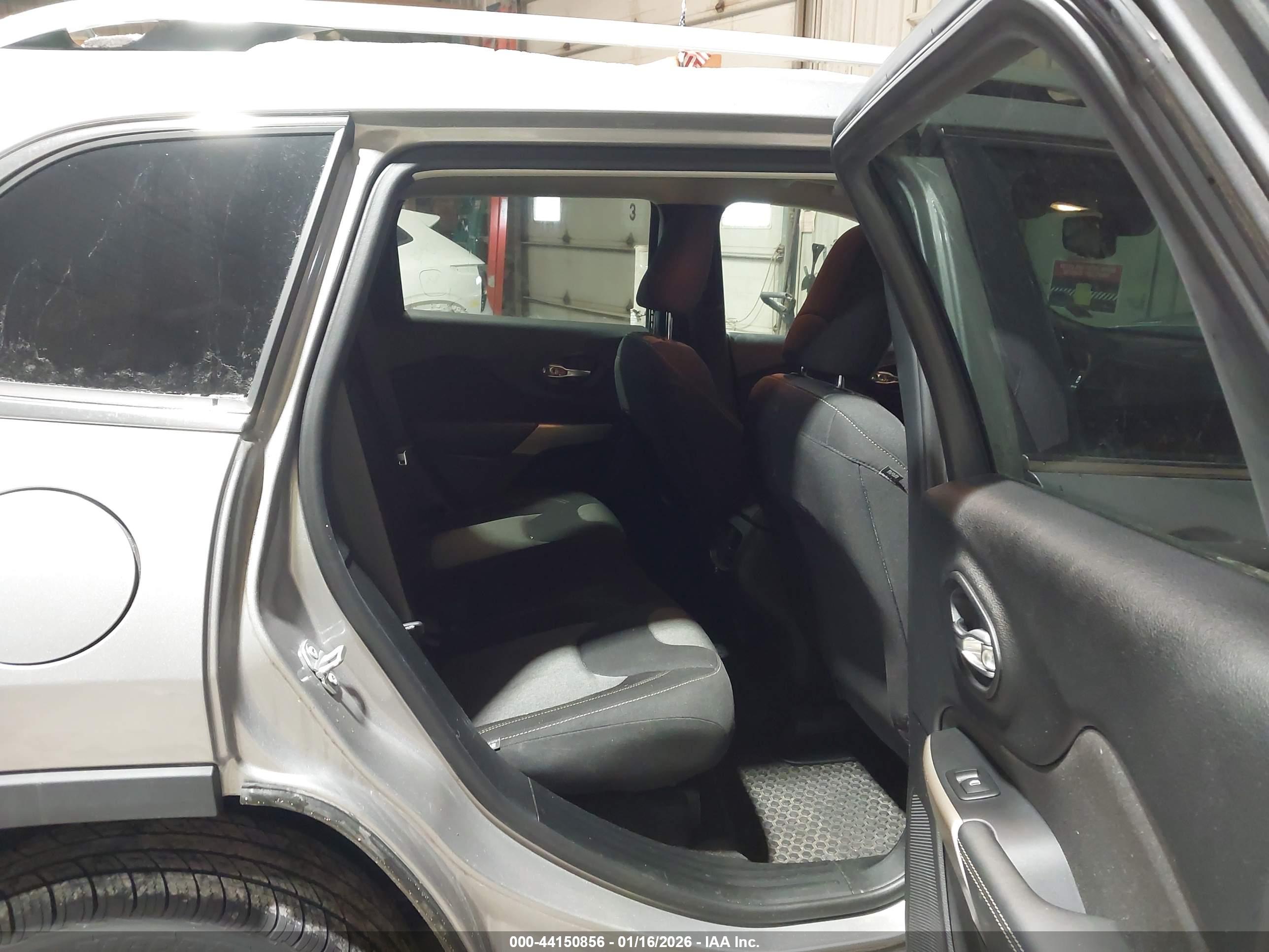 JEEP CHEROKEE image 8