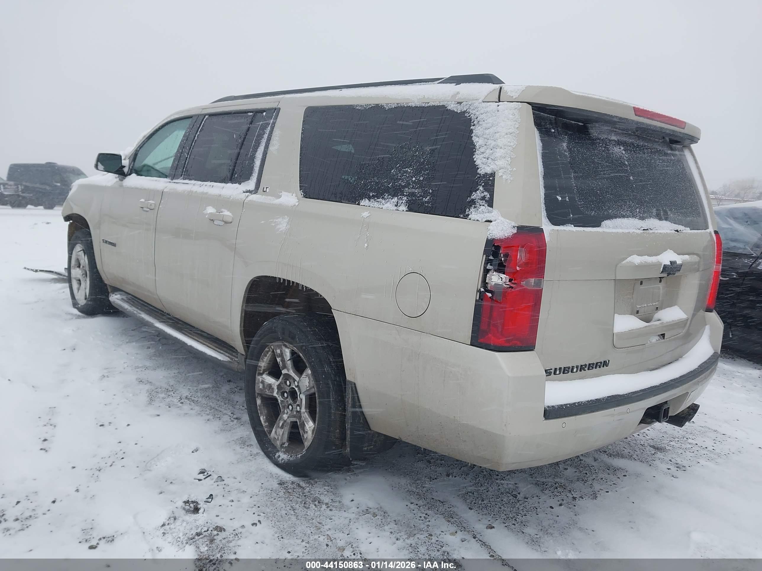 CHEVROLET SUBURBAN image 3