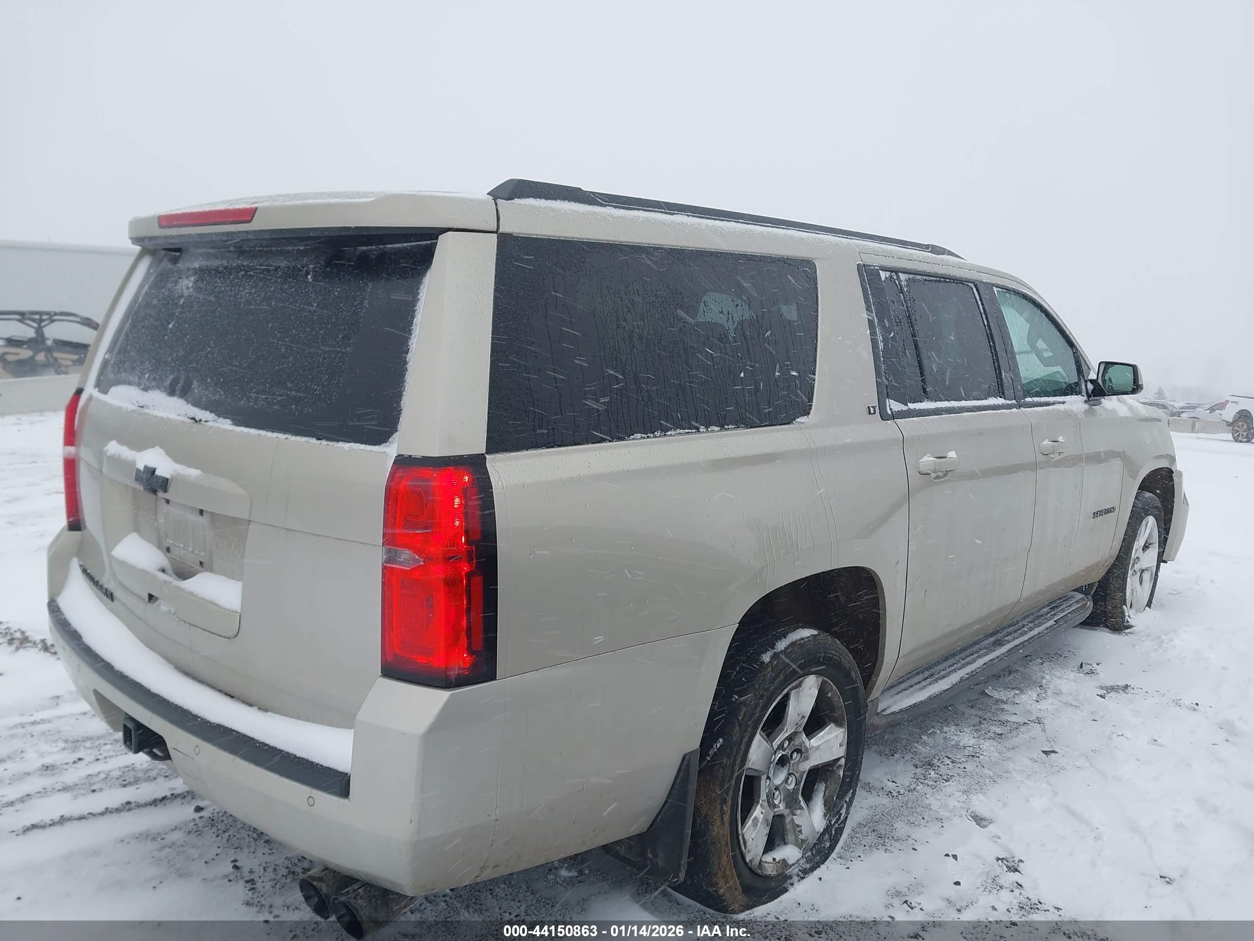 CHEVROLET SUBURBAN image 4