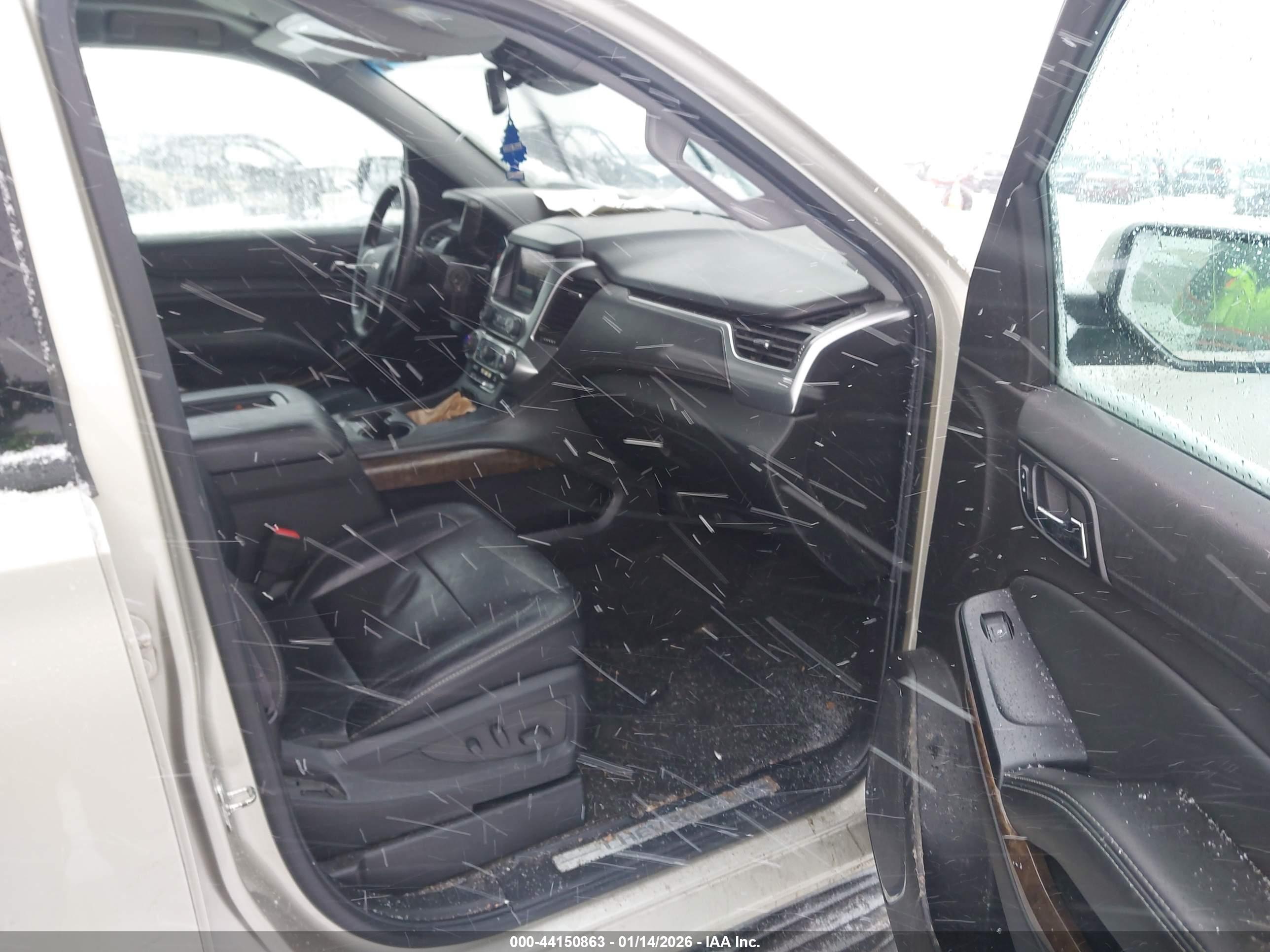 CHEVROLET SUBURBAN image 5