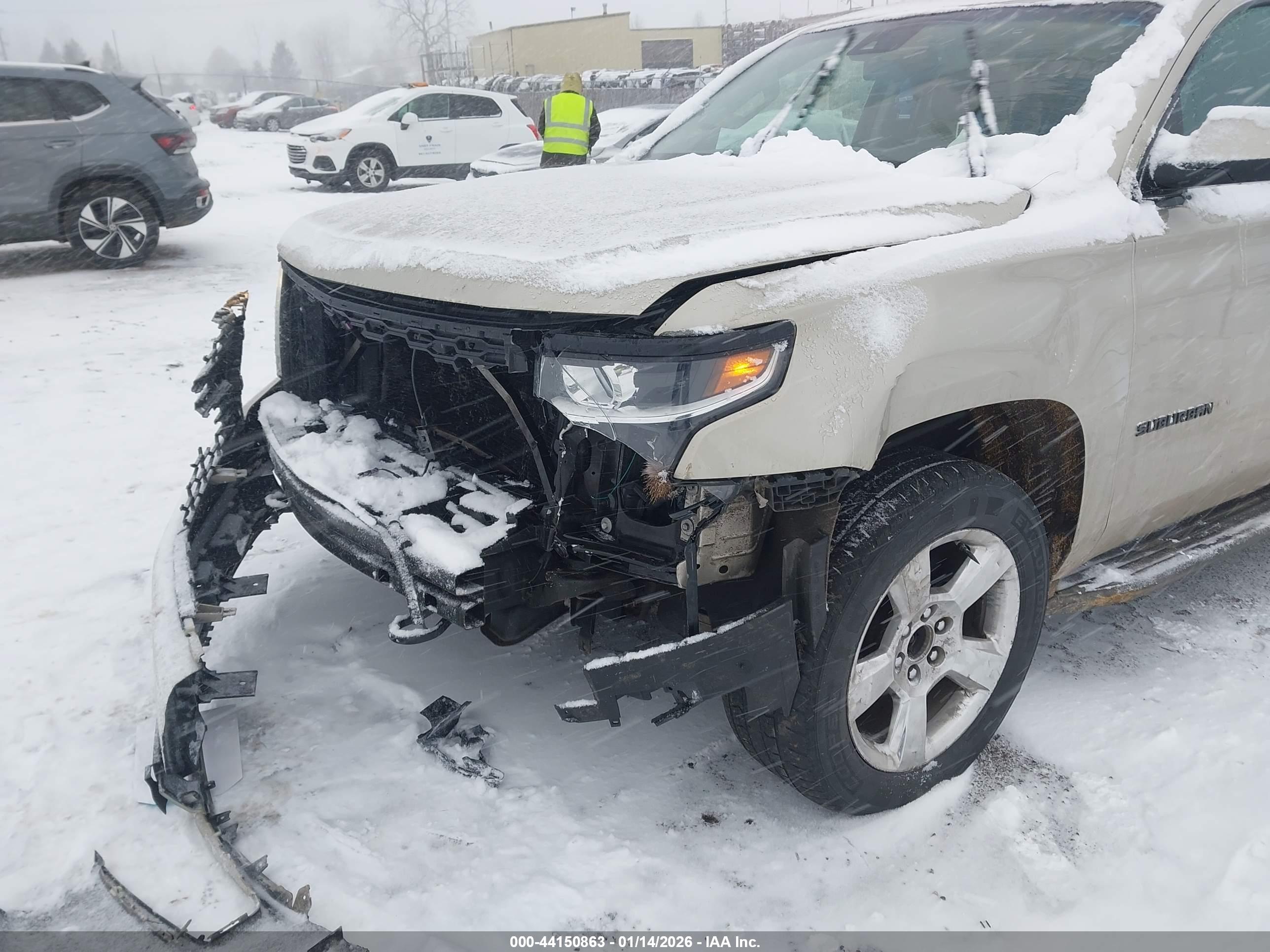 CHEVROLET SUBURBAN image 6