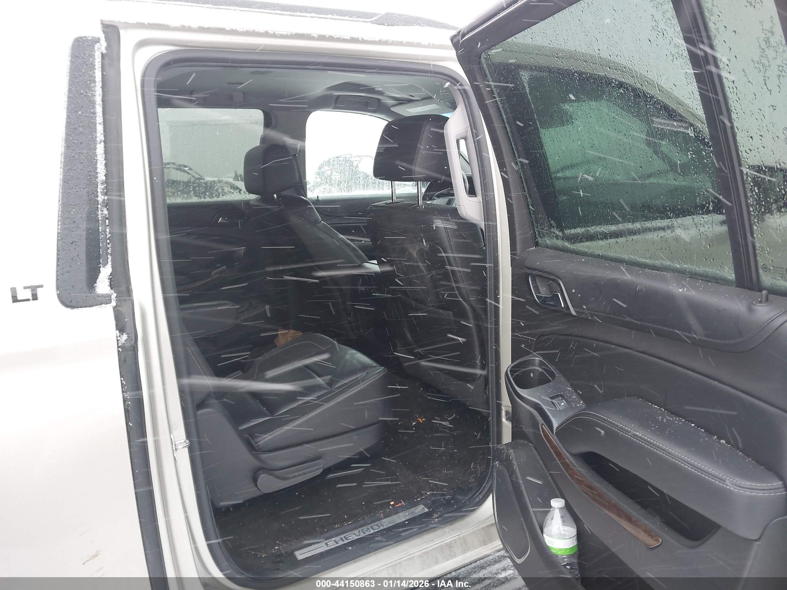CHEVROLET SUBURBAN image 8